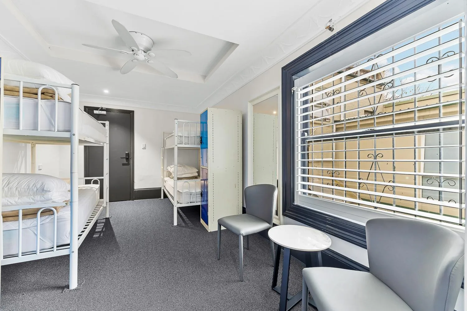 Bed in London Plane Backpackers