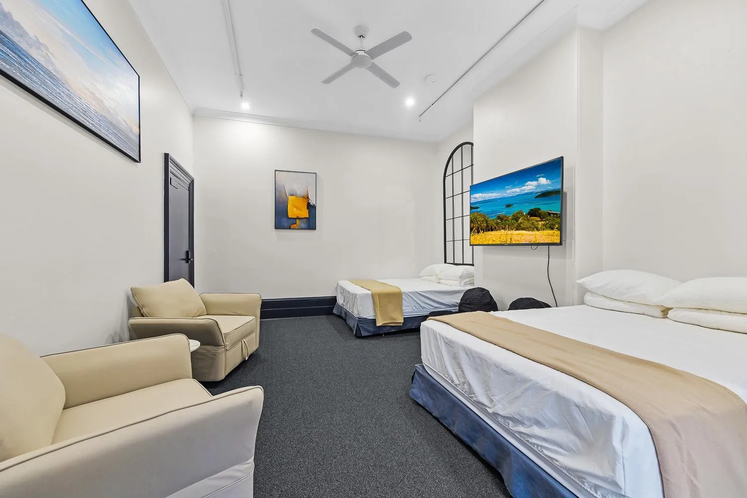 Bedroom in London Plane Backpackers