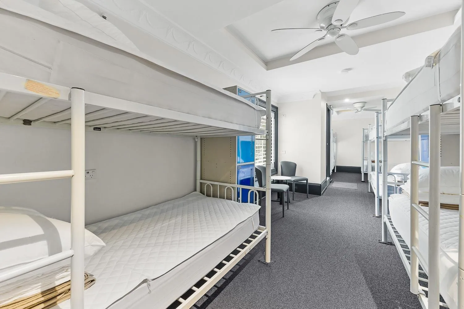 Bed in London Plane Backpackers