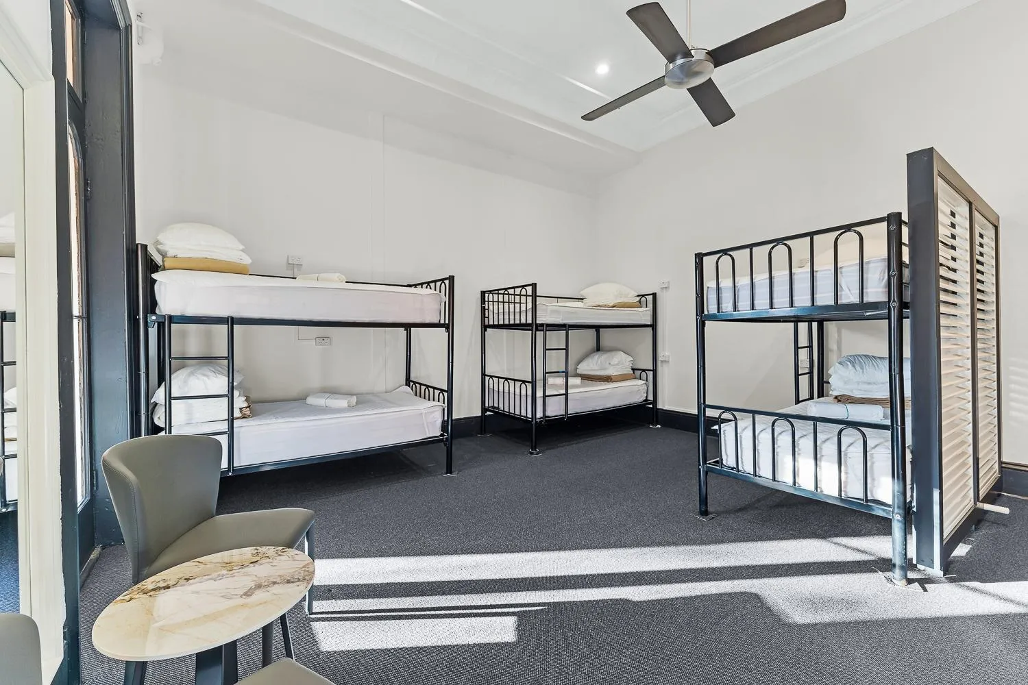 Bed in London Plane Backpackers