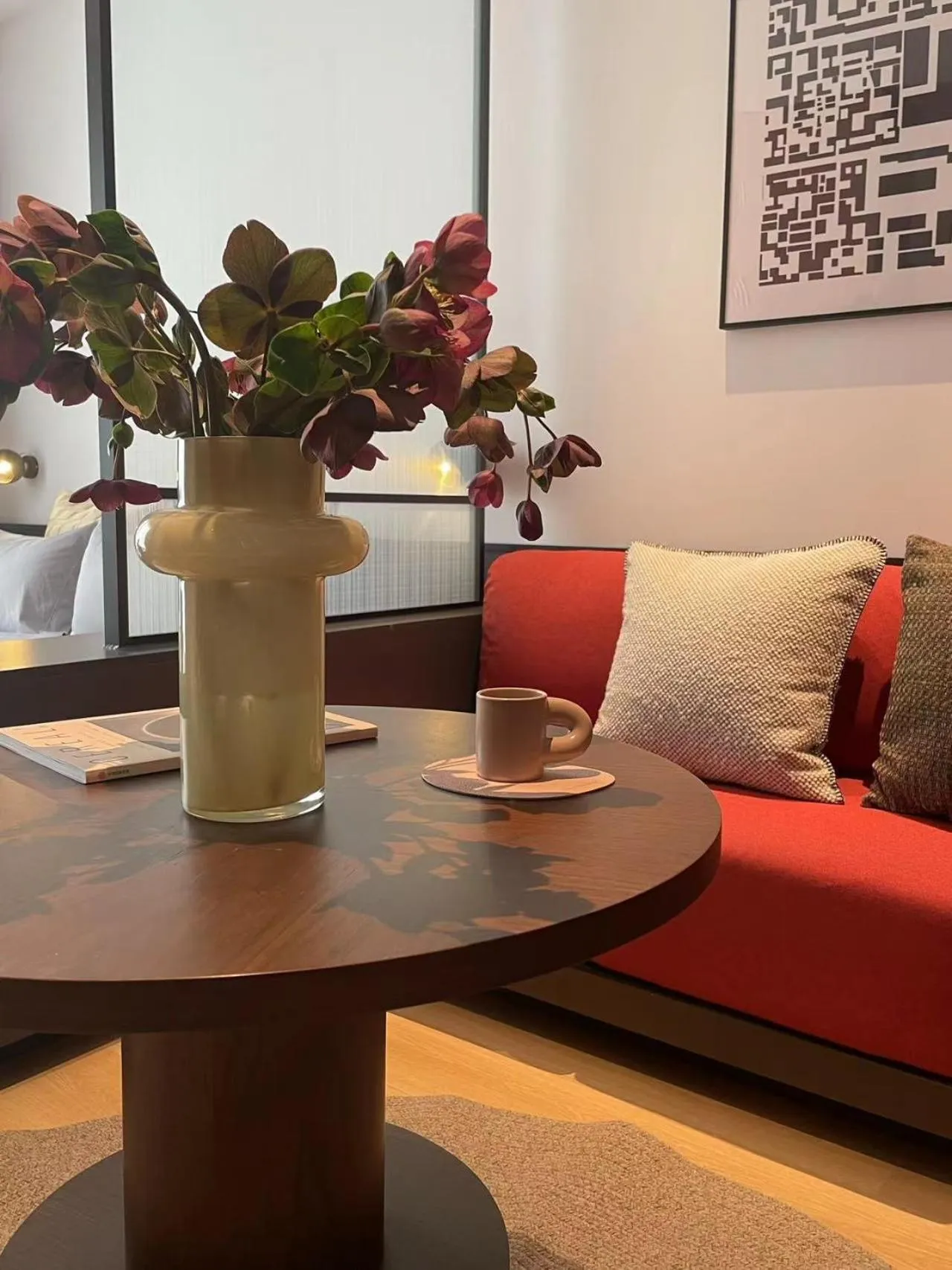 Seating area in base-Beijing Wangfujing Serviced Apartment- in Hutong &Bike rental &Close to Forbidden City, Tian'anmen Square &Subway nearby &Free coffee &Washing machine,Kitchen &Restaurant discount &English speaking &High speed free WiFi