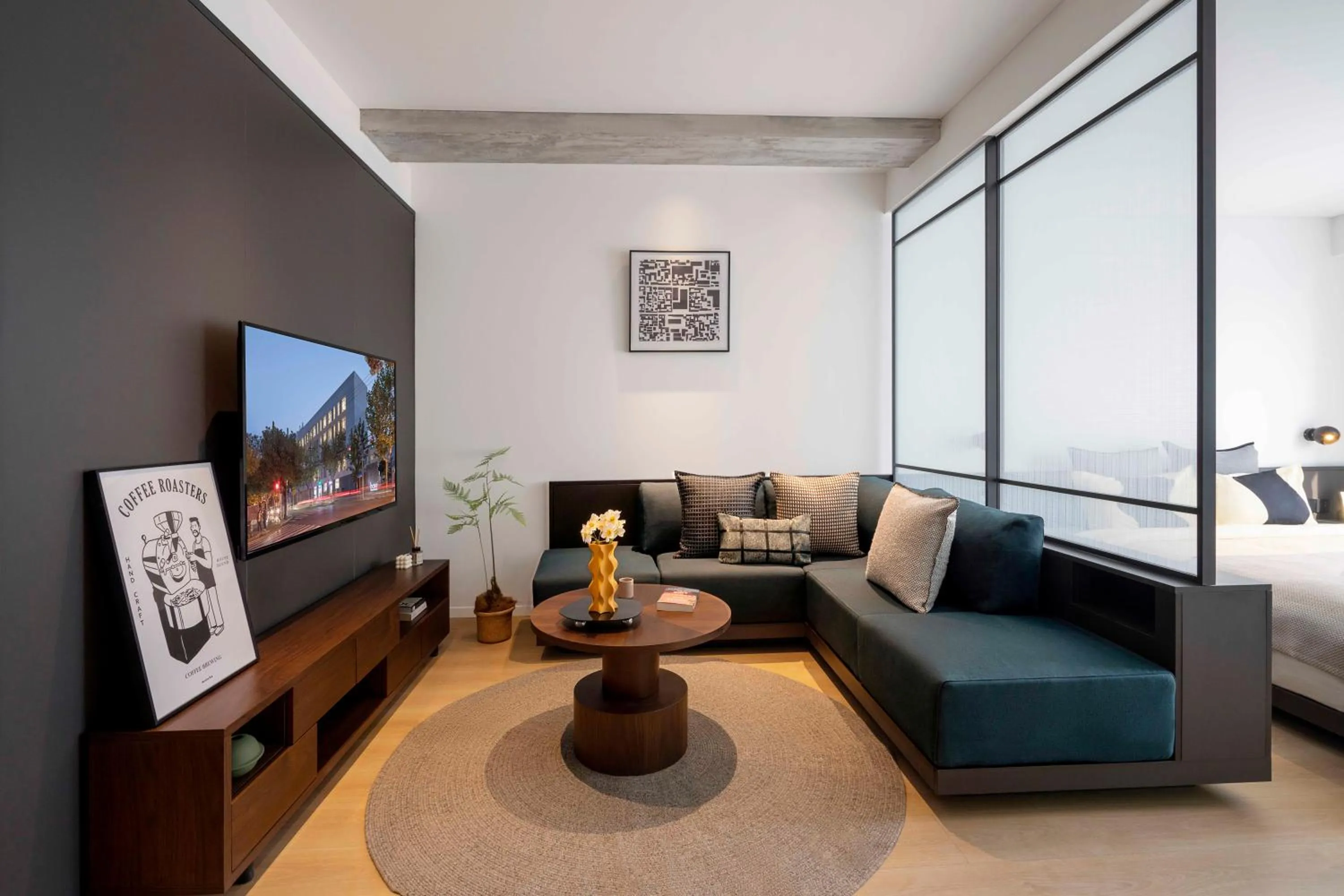 TV and multimedia in base-Beijing Wangfujing Serviced Apartment- in Hutong &Bike rental &Close to Forbidden City, Tian'anmen Square &Subway nearby &Free coffee &Washing machine,Kitchen &Restaurant discount &English speaking &High speed free WiFi