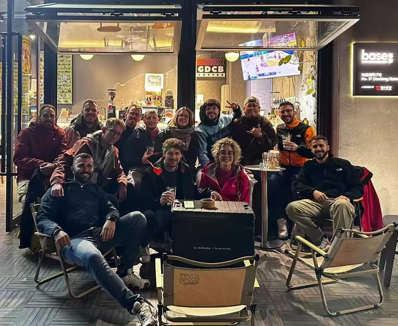 Restaurant/places to eat in base-Beijing Wangfujing Serviced Apartment- in Hutong &Bike rental &Close to Forbidden City, Tian'anmen Square &Subway nearby &Free coffee &Washing machine,Kitchen &Restaurant discount &English speaking &High speed free WiFi