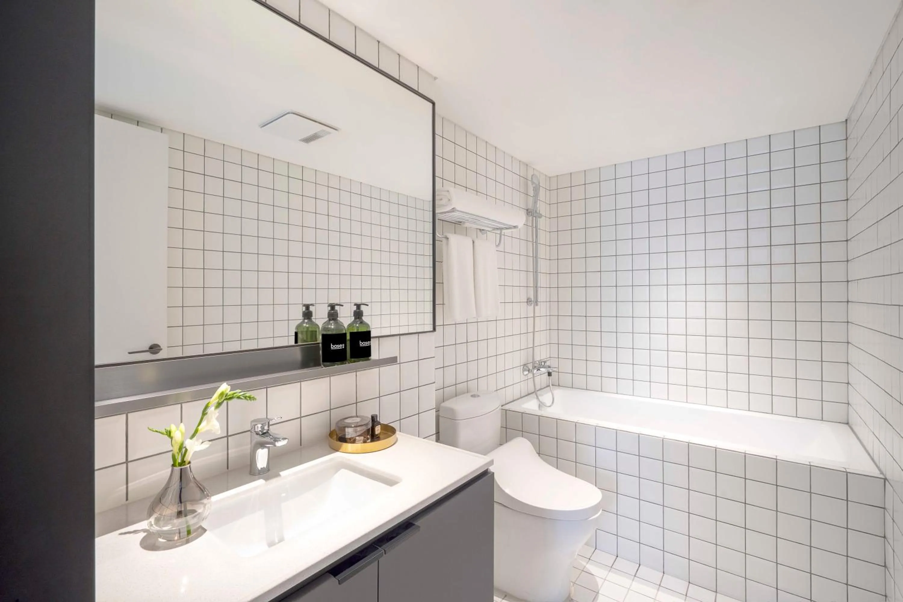 Toilet in base-Beijing Wangfujing Serviced Apartment- in Hutong &Bike rental &Close to Forbidden City, Tian'anmen Square &Subway nearby &Free coffee &Washing machine,Kitchen &Restaurant discount &English speaking &High speed free WiFi