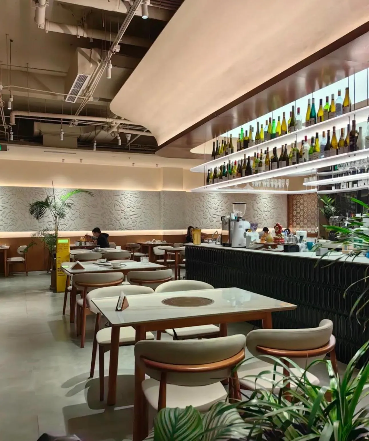 Restaurant/places to eat in base-Beijing Wangfujing Serviced Apartment- in Hutong &Bike rental &Close to Forbidden City, Tian'anmen Square &Subway nearby &Free coffee &Washing machine,Kitchen &Restaurant discount &English speaking &High speed free WiFi