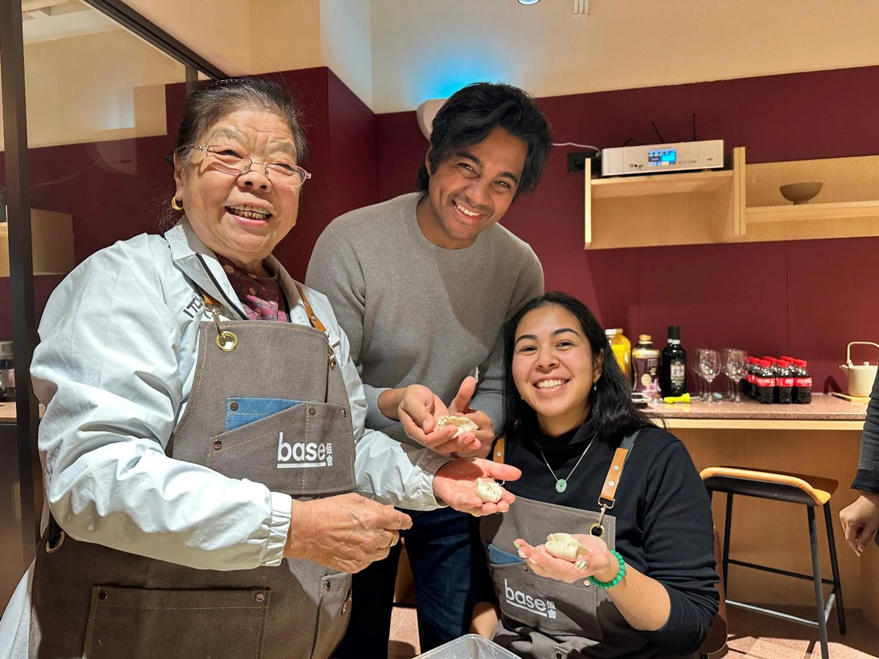 People in base-Beijing Wangfujing Serviced Apartment- in Hutong &Bike rental &Close to Forbidden City, Tian'anmen Square &Subway nearby &Free coffee &Washing machine,Kitchen &Restaurant discount &English speaking &High speed free WiFi