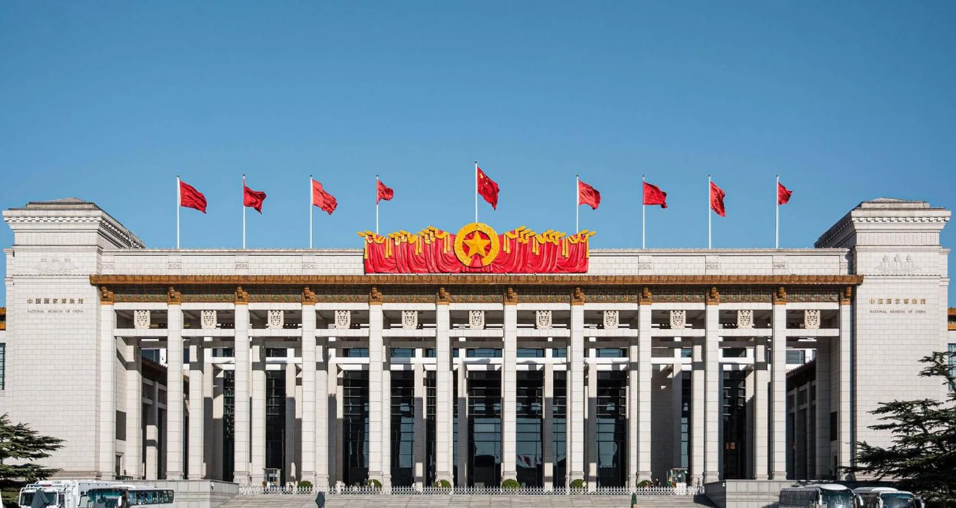 Nearby landmark in base-Beijing Wangfujing Serviced Apartment- in Hutong &Bike rental &Close to Forbidden City, Tian'anmen Square &Subway nearby &Free coffee &Washing machine,Kitchen &Restaurant discount &English speaking &High speed free WiFi