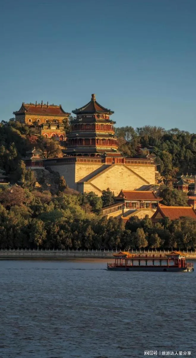 Landmark view in base-Beijing Wangfujing Serviced Apartment- in Hutong &Bike rental &Close to Forbidden City, Tian'anmen Square &Subway nearby &Free coffee &Washing machine,Kitchen &Restaurant discount &English speaking &High speed free WiFi