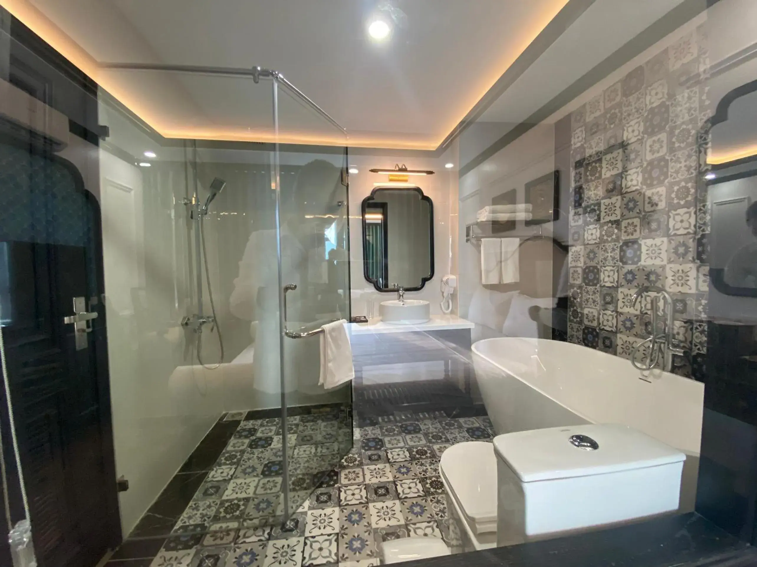 Toilet in Moma Paris Hotel Ninh Bình Toilet in Moma Paris Hotel Ninh Bình