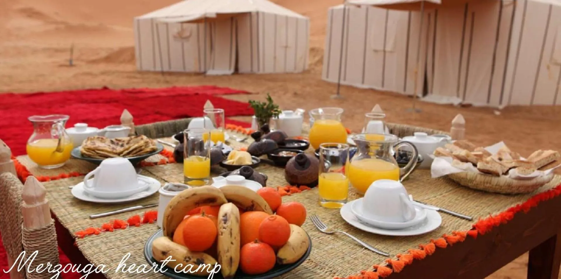 Food and drinks in Merzouga heart camp