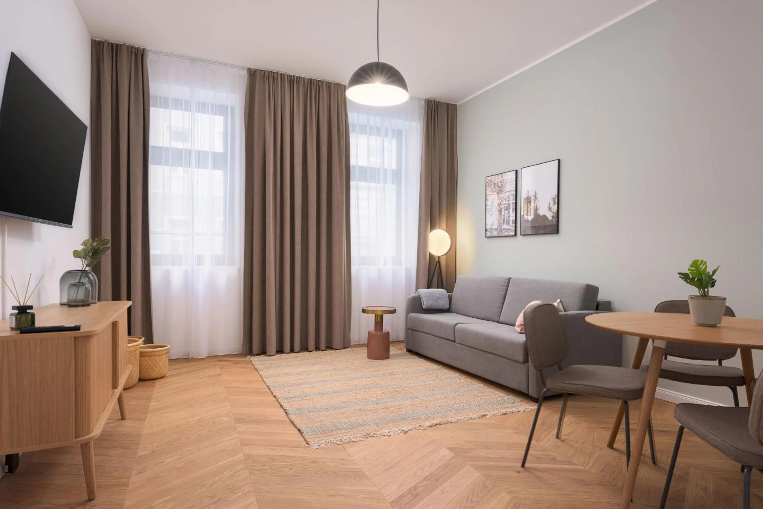 TV and multimedia in Limehome Vienna Karajangasse