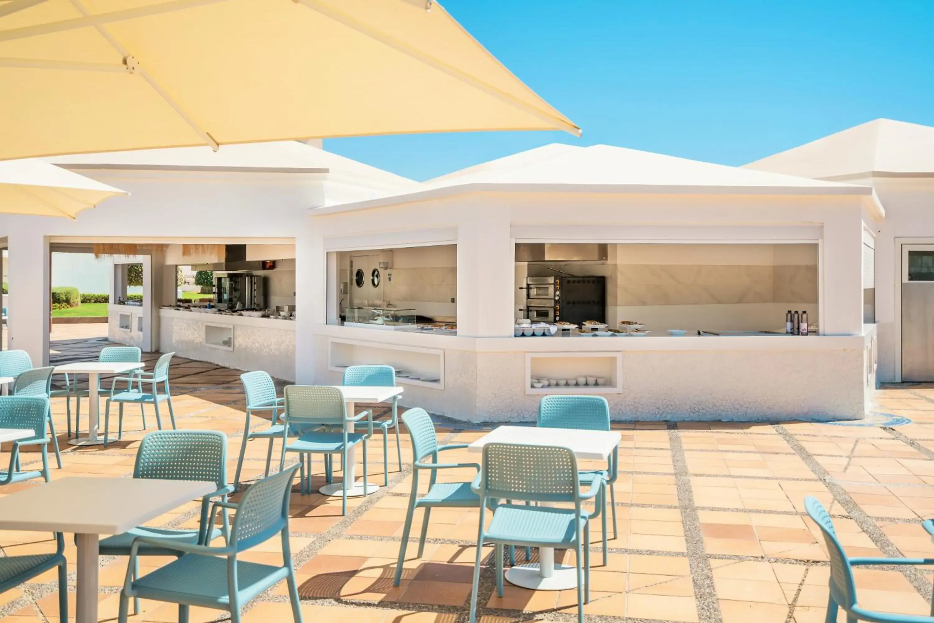 Lounge or bar in Iberostar Waves Founty Beach All Inclusive Lounge or bar in Iberostar Waves Founty Beach All Inclusive