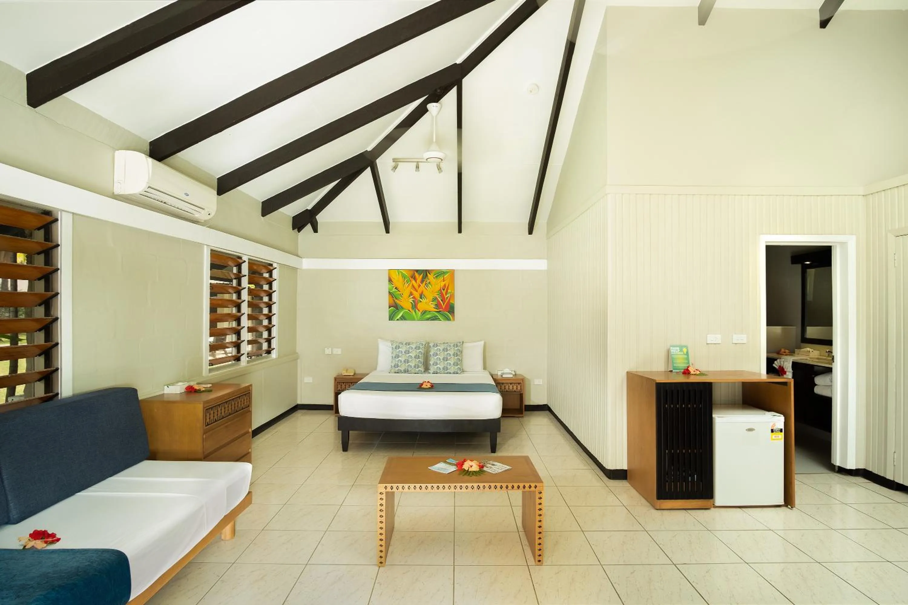 Bed in Plantation Island Resort