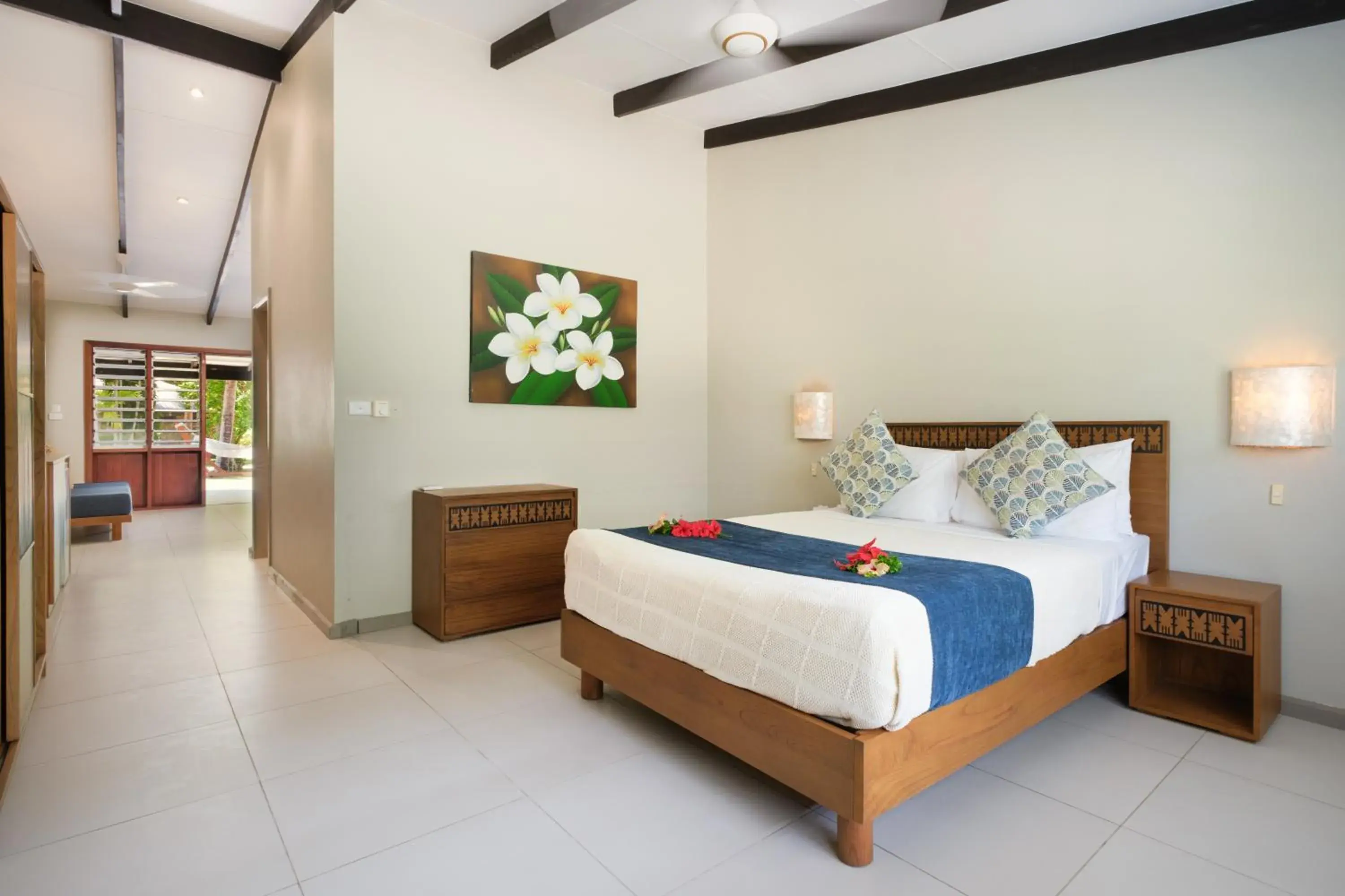 Bed in Plantation Island Resort Bed in Plantation Island Resort