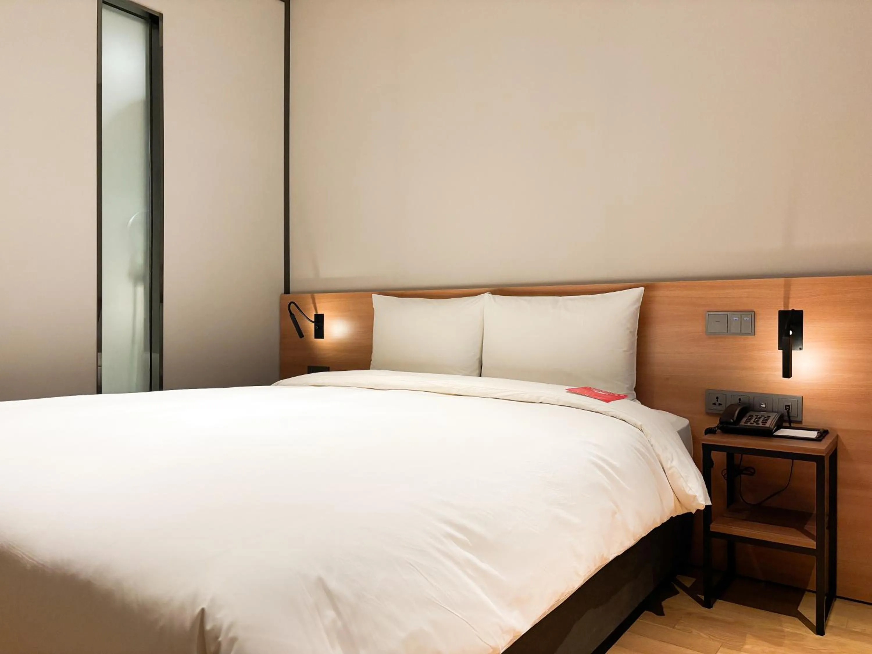 Bed in Ibis Ambassador Suwon