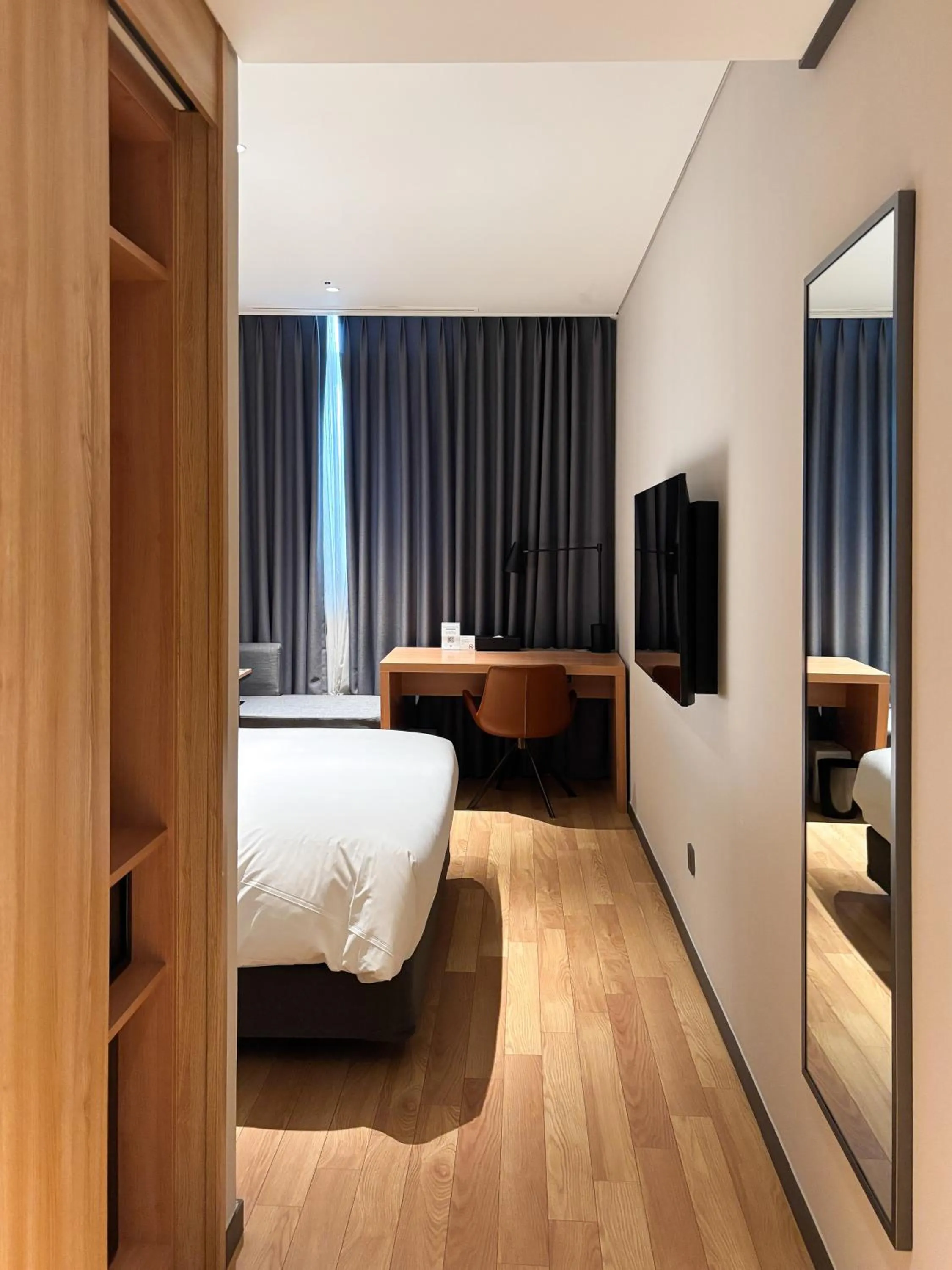 TV and multimedia, Bed in Ibis Ambassador Suwon