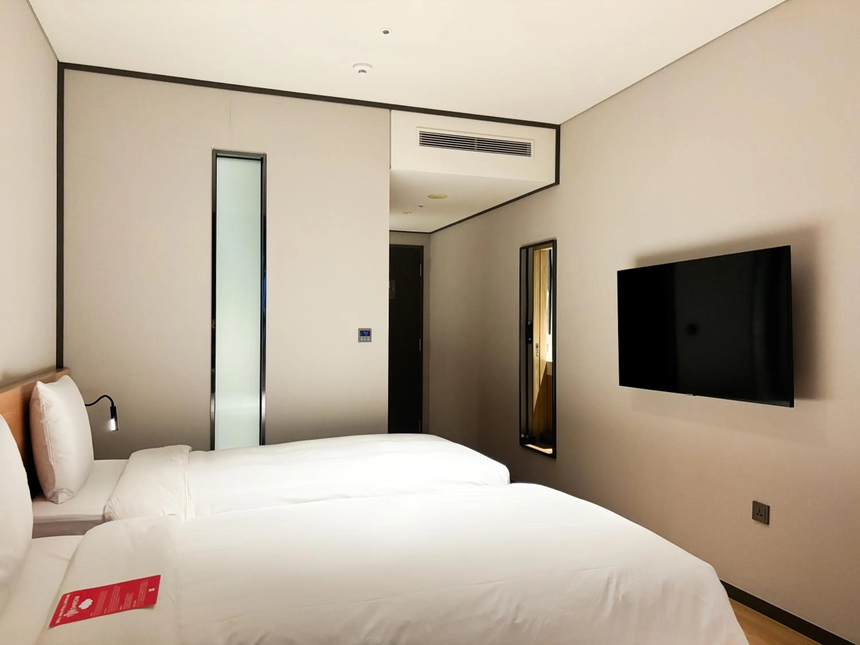 Bed in Ibis Ambassador Suwon