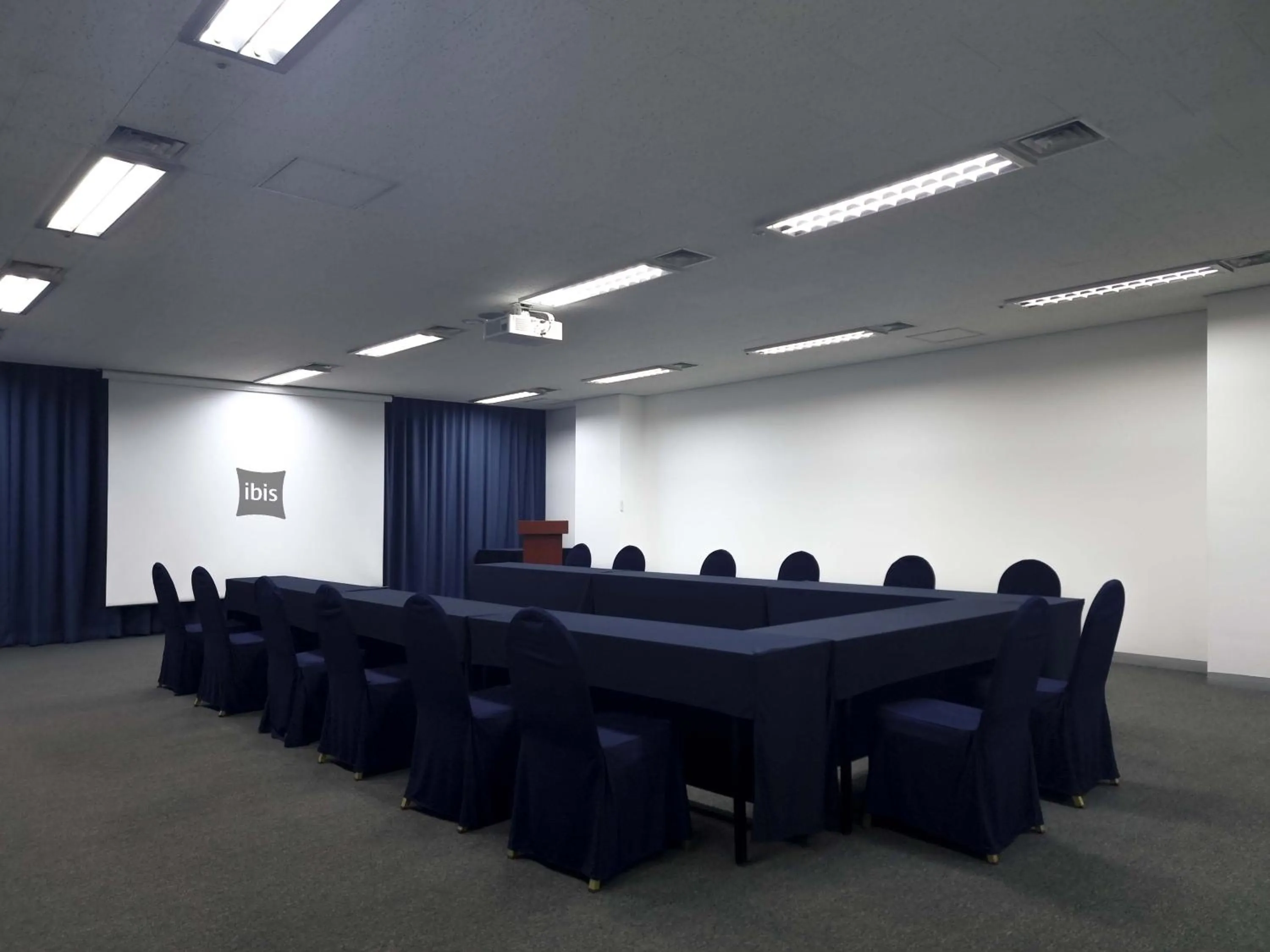 Meeting/conference room in Ibis Ambassador Suwon