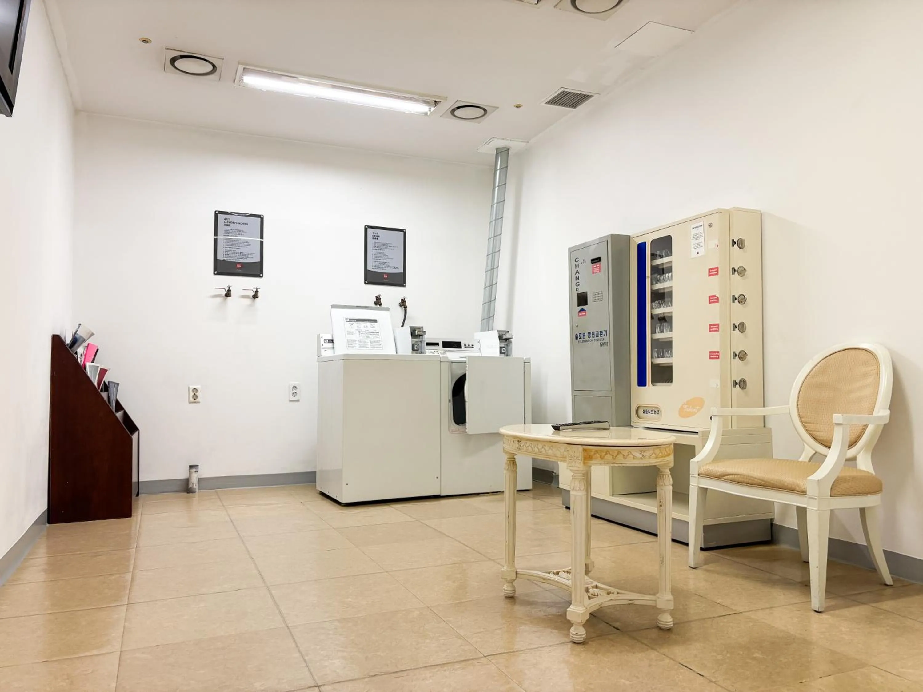 washing machine in Ibis Ambassador Suwon