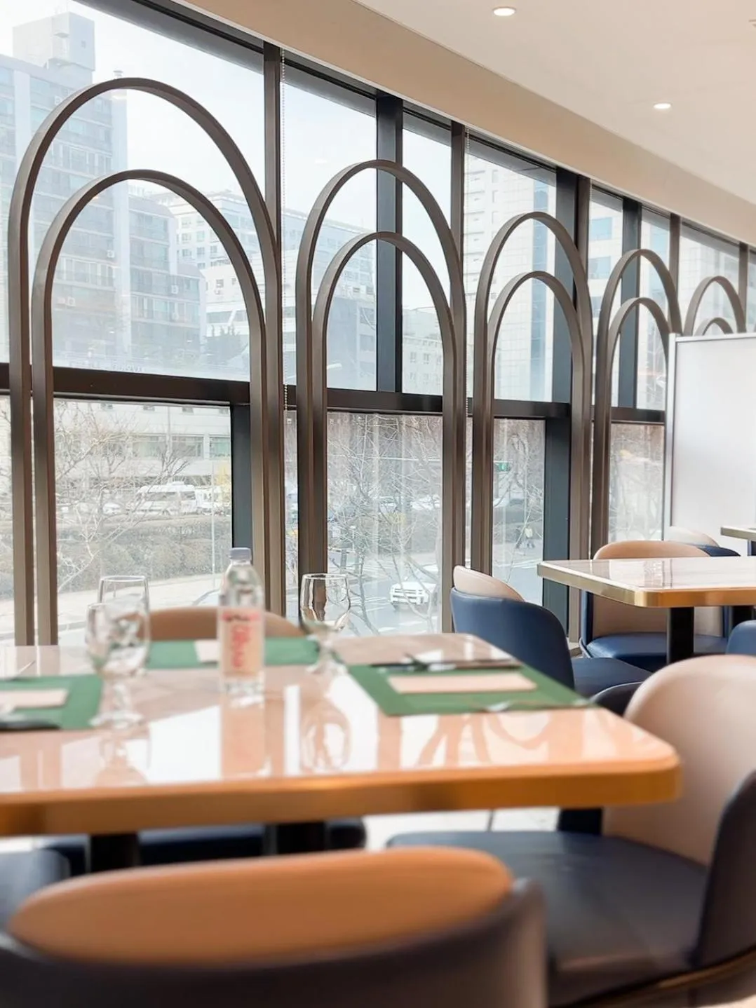 Restaurant/places to eat in Ibis Ambassador Suwon