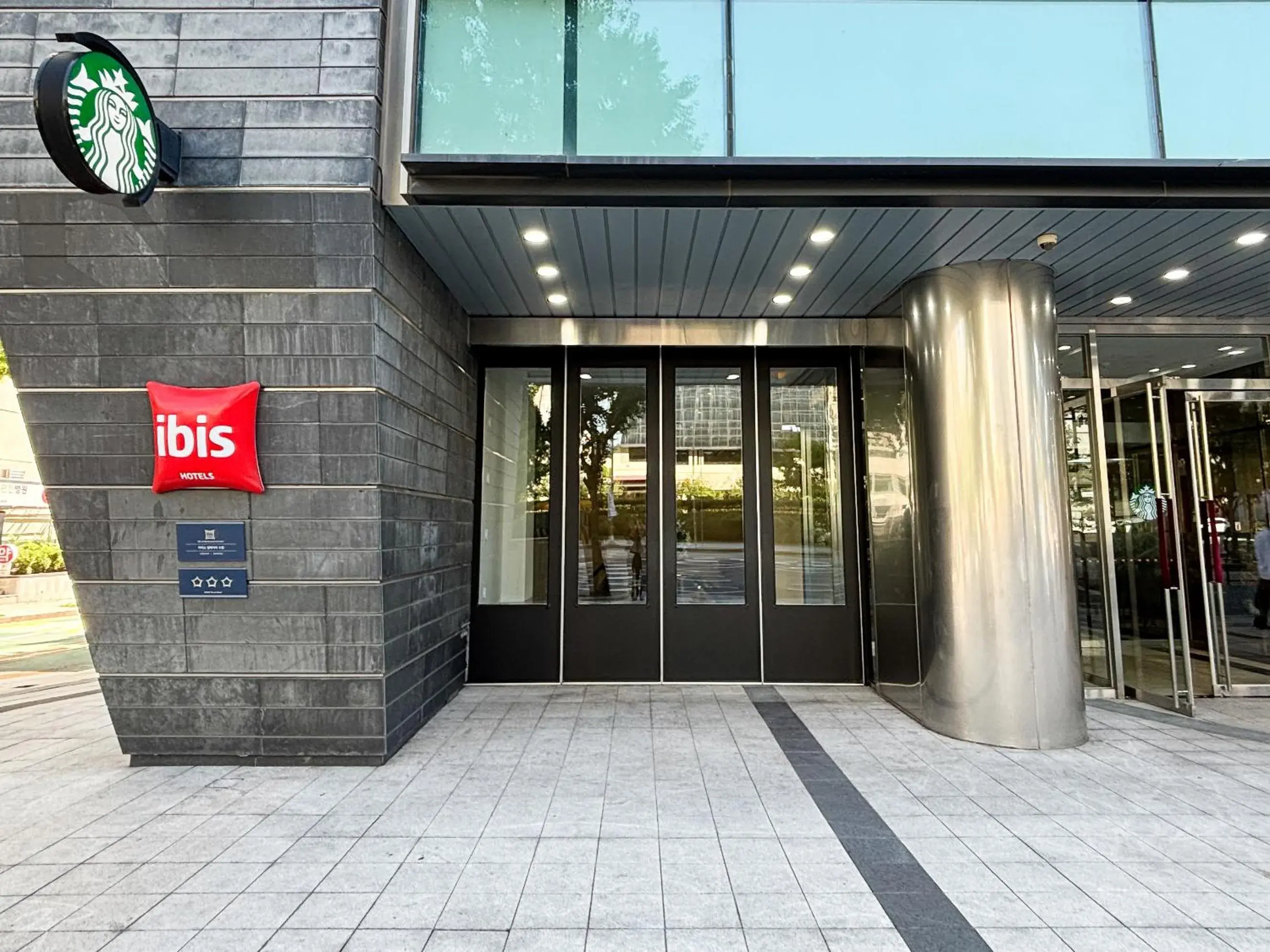 Property building in Ibis Ambassador Suwon Property building in Ibis Ambassador Suwon