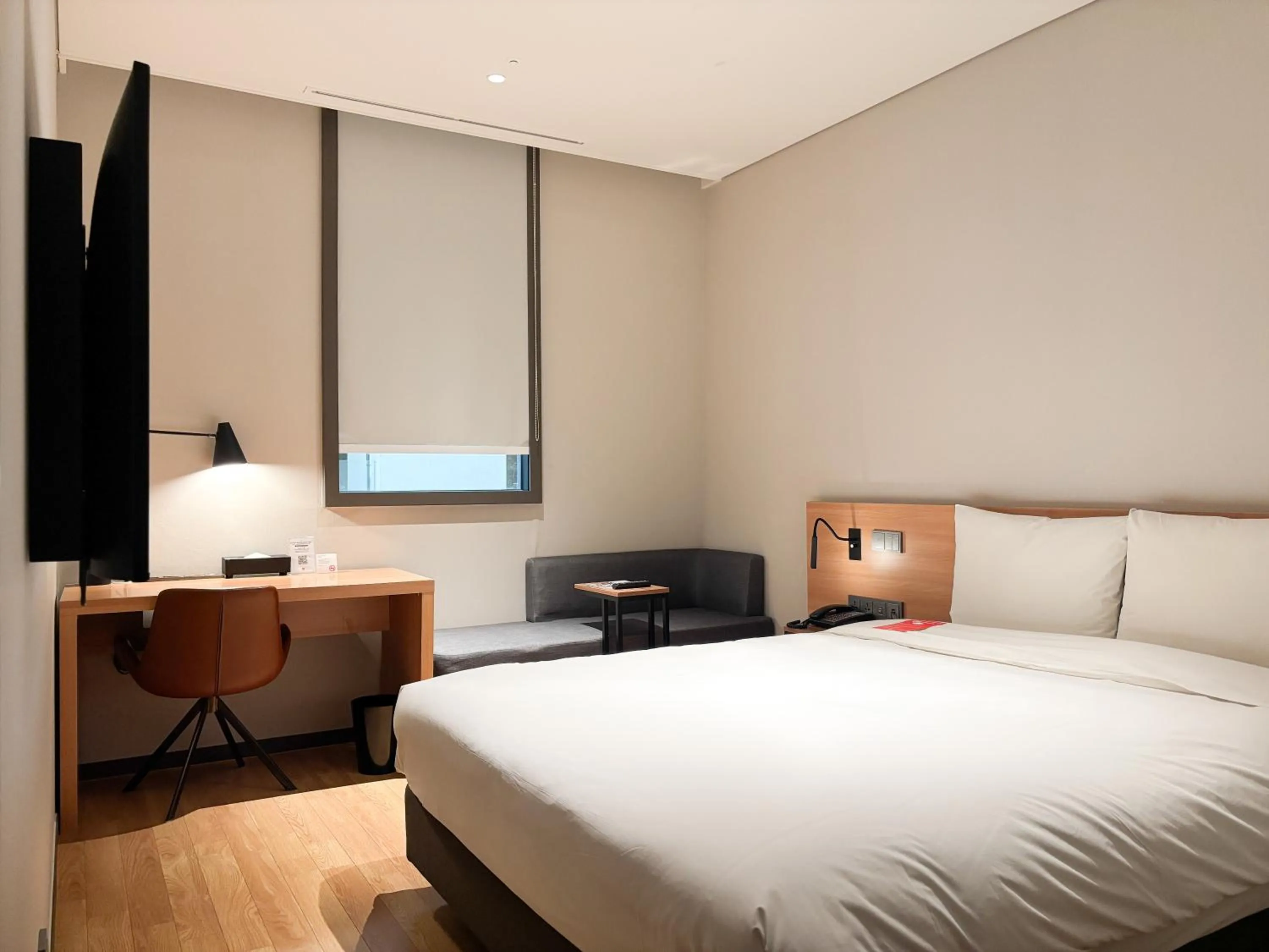 Bed in Ibis Ambassador Suwon