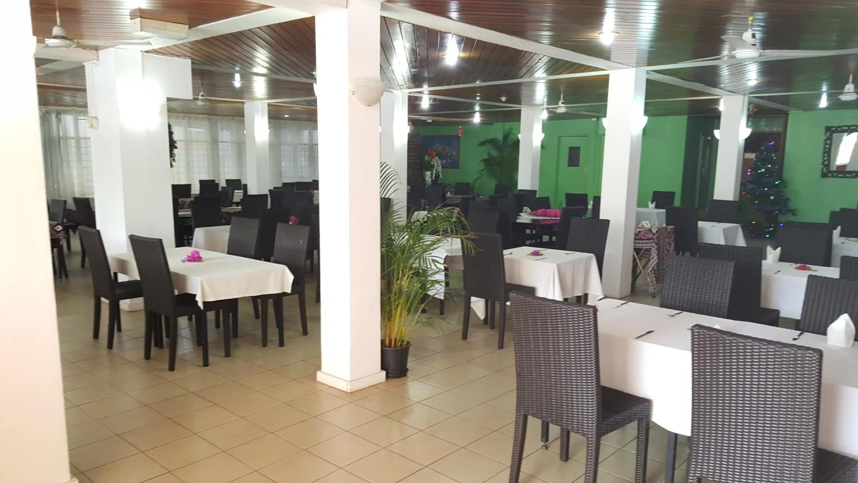 Restaurant/places to eat in Hexagon International Hotel, Villas & Spa