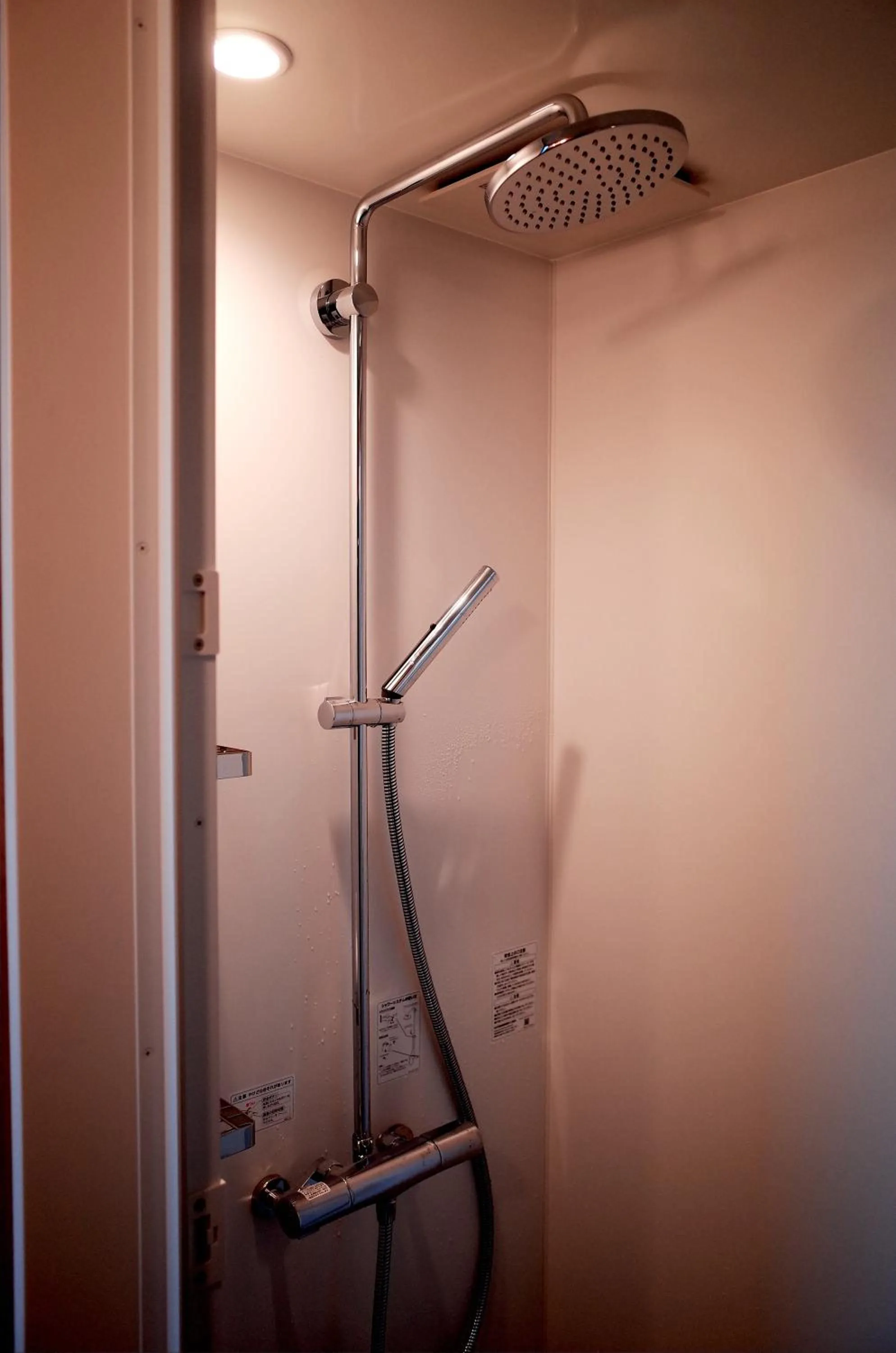 Shower in MAGATAMA.INN
