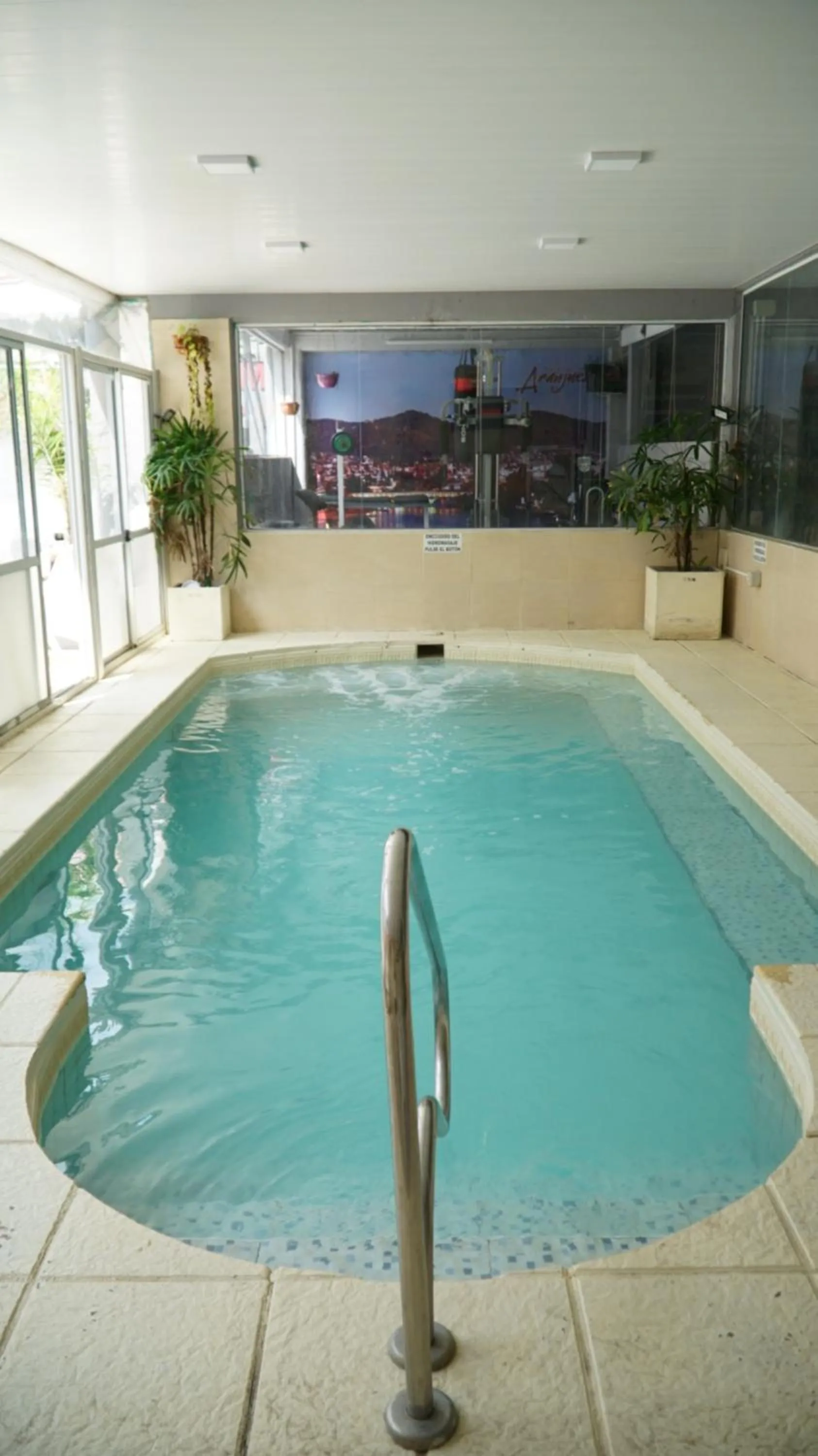 Pool view in Aranjuez Real