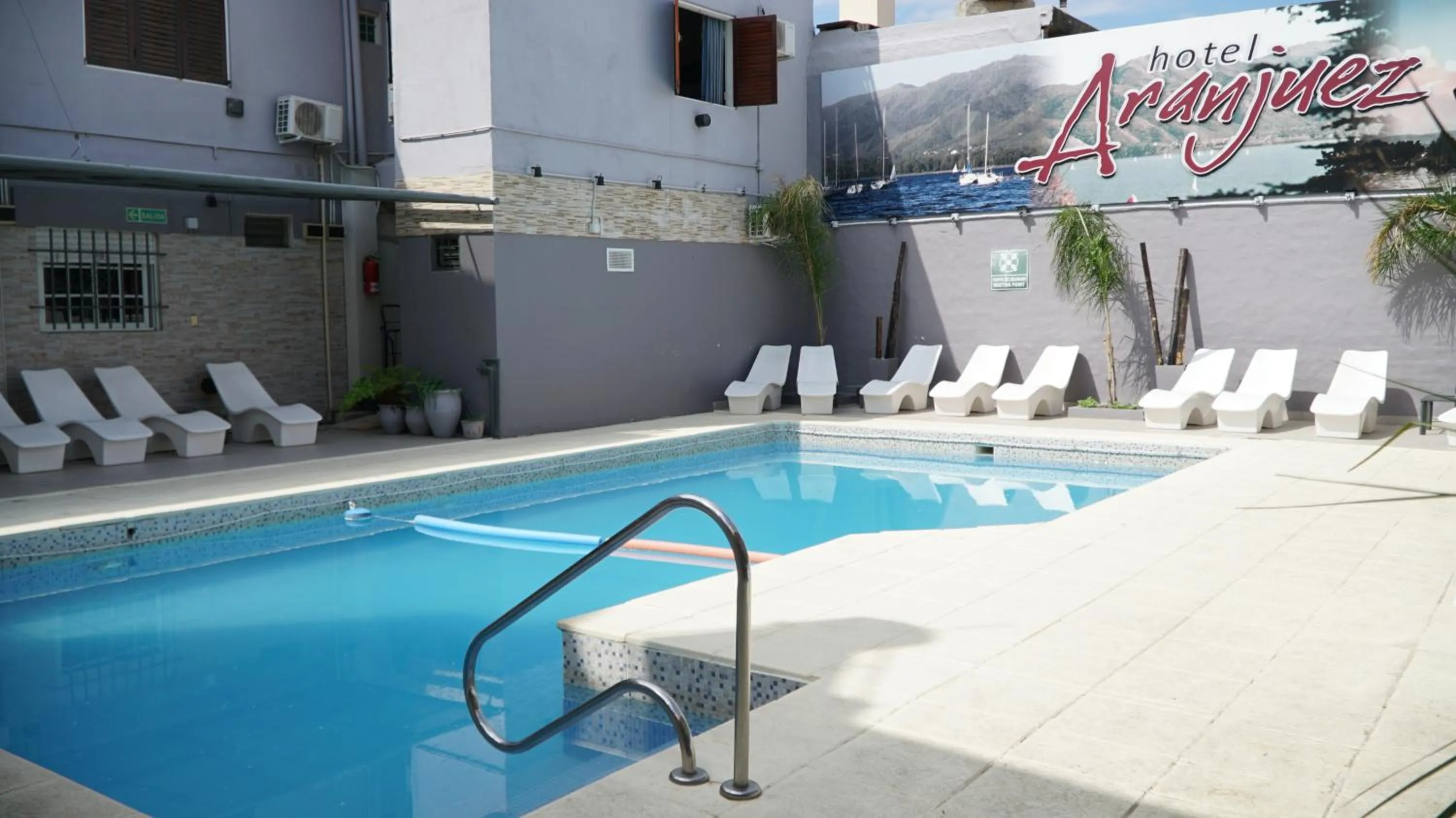 Swimming pool in Aranjuez Real