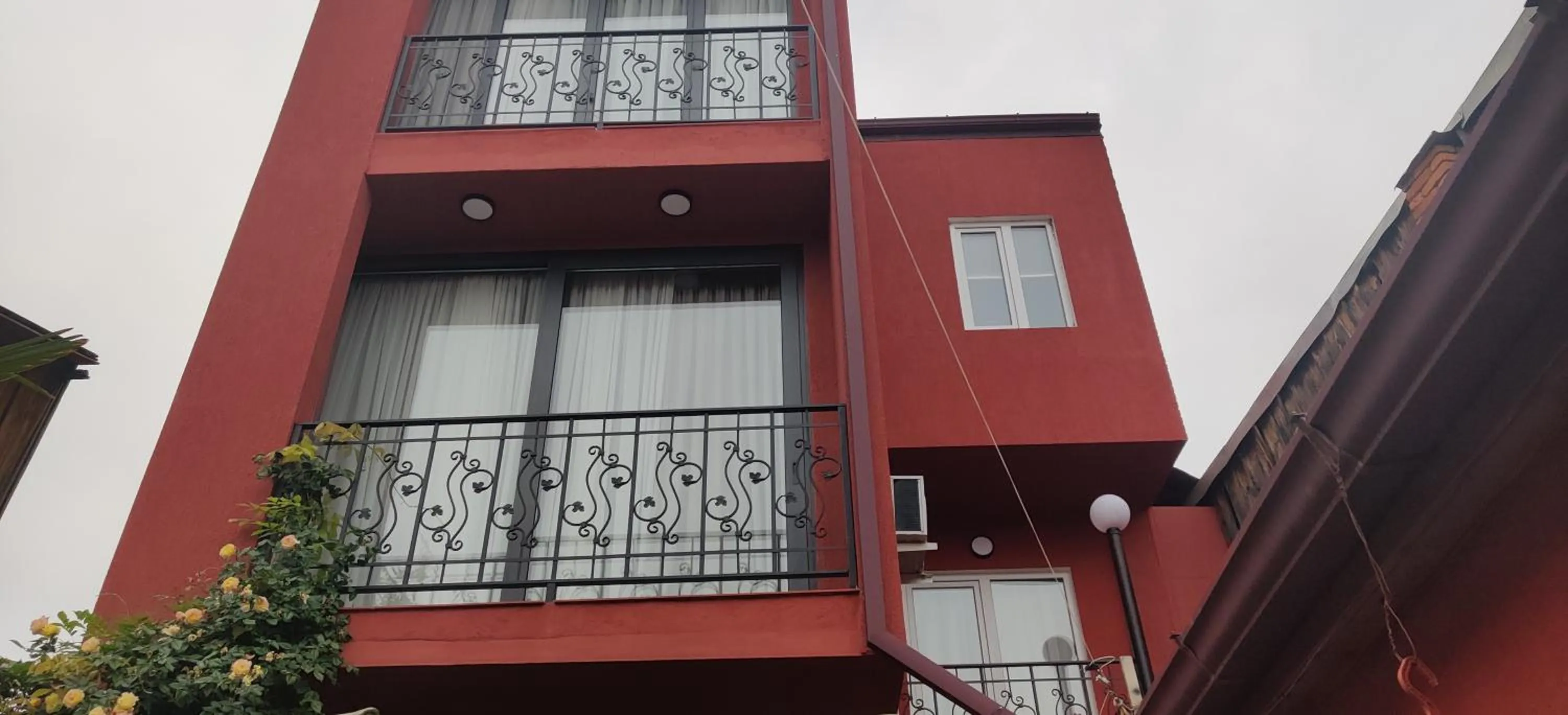 Property building in Queen Tamar