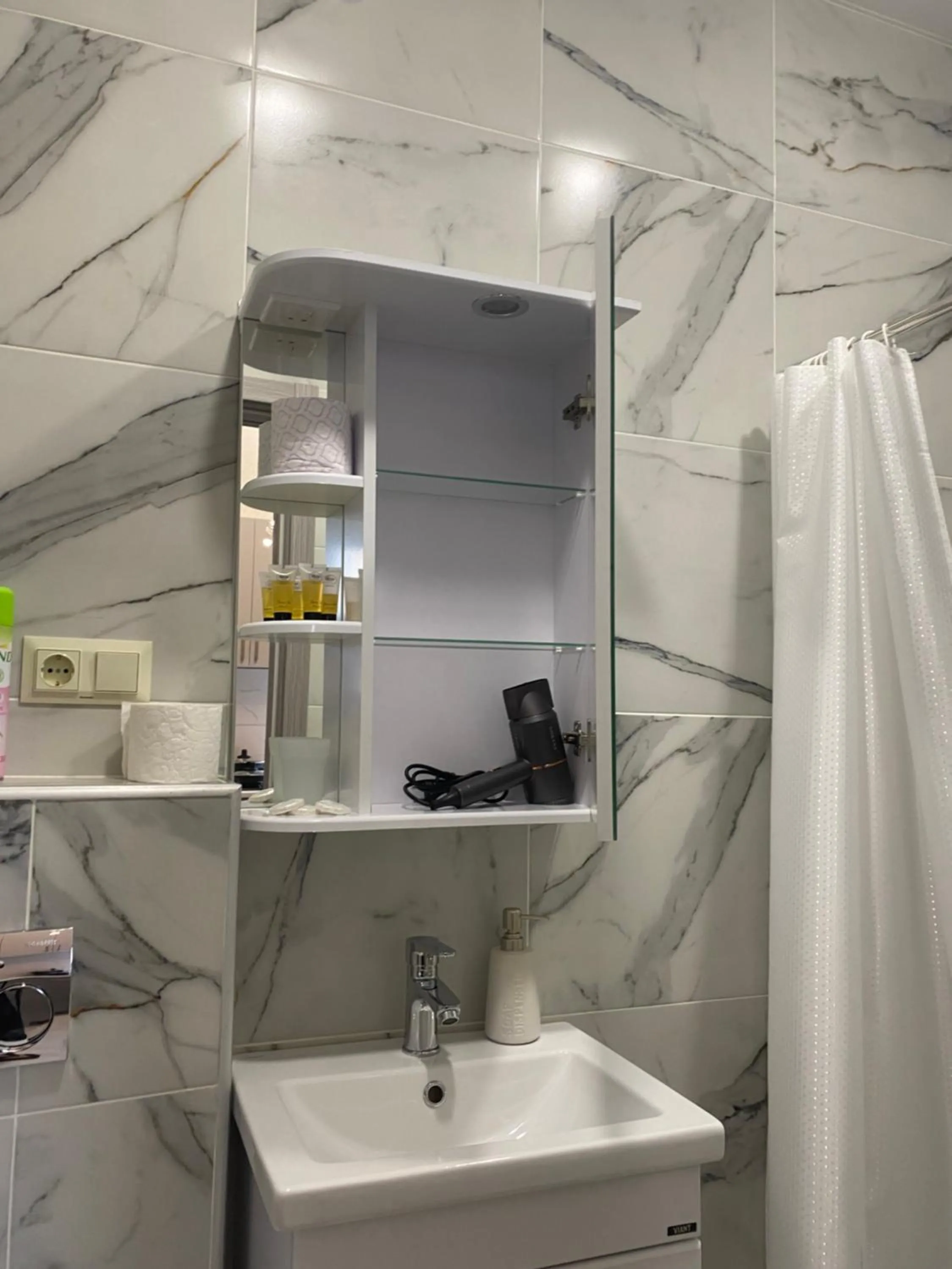 Shower in Queen Tamar