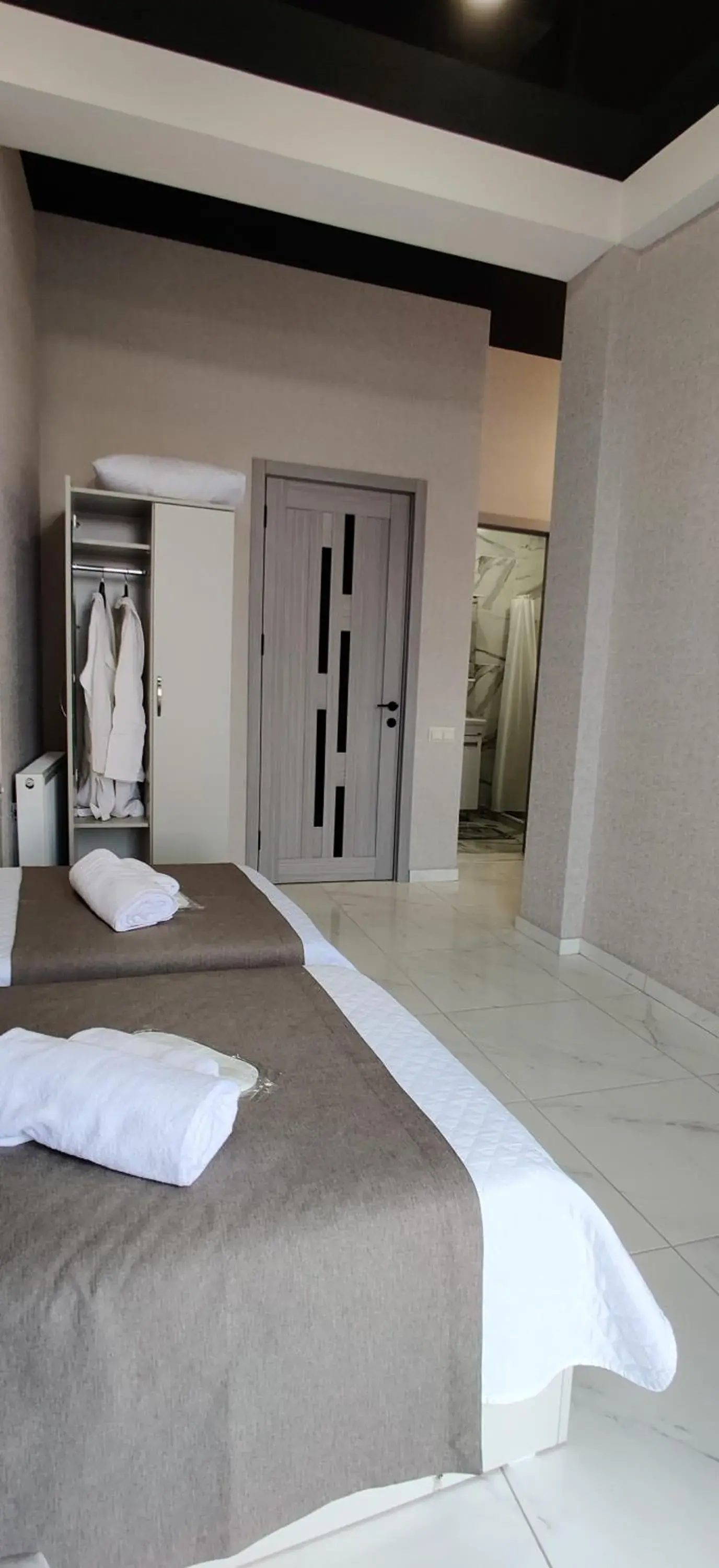 Bed in Queen Tamar Bed in Queen Tamar