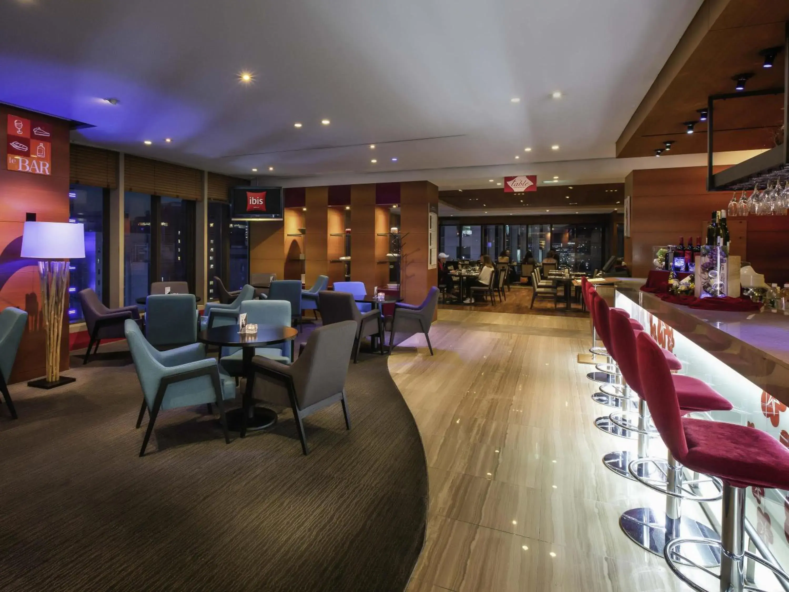 Lounge or bar in Ibis Ambassador Myeongdong Lounge or bar in Ibis Ambassador Myeongdong