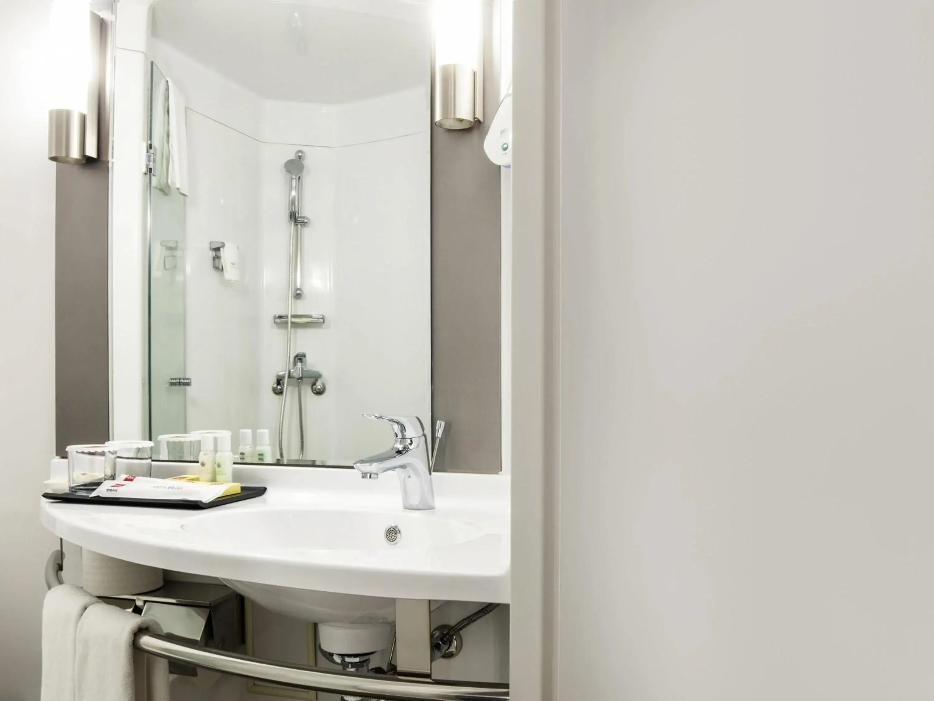 Bedroom in Ibis Ambassador Myeongdong Bedroom in Ibis Ambassador Myeongdong