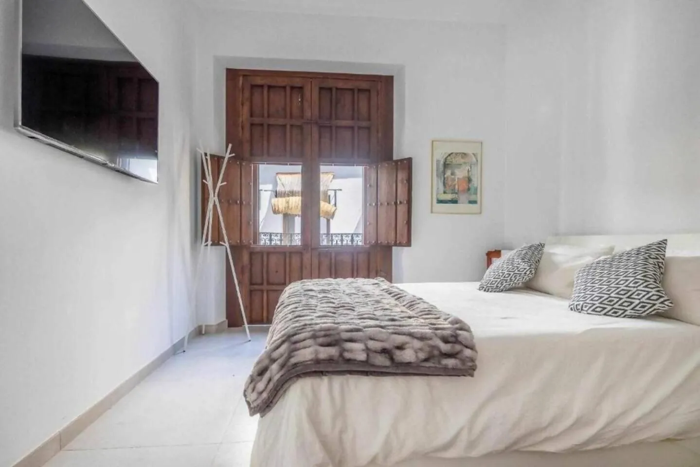 Apartment with Balcony in Alzhara Suites I Triana 3 Pax Balcón WiFi
