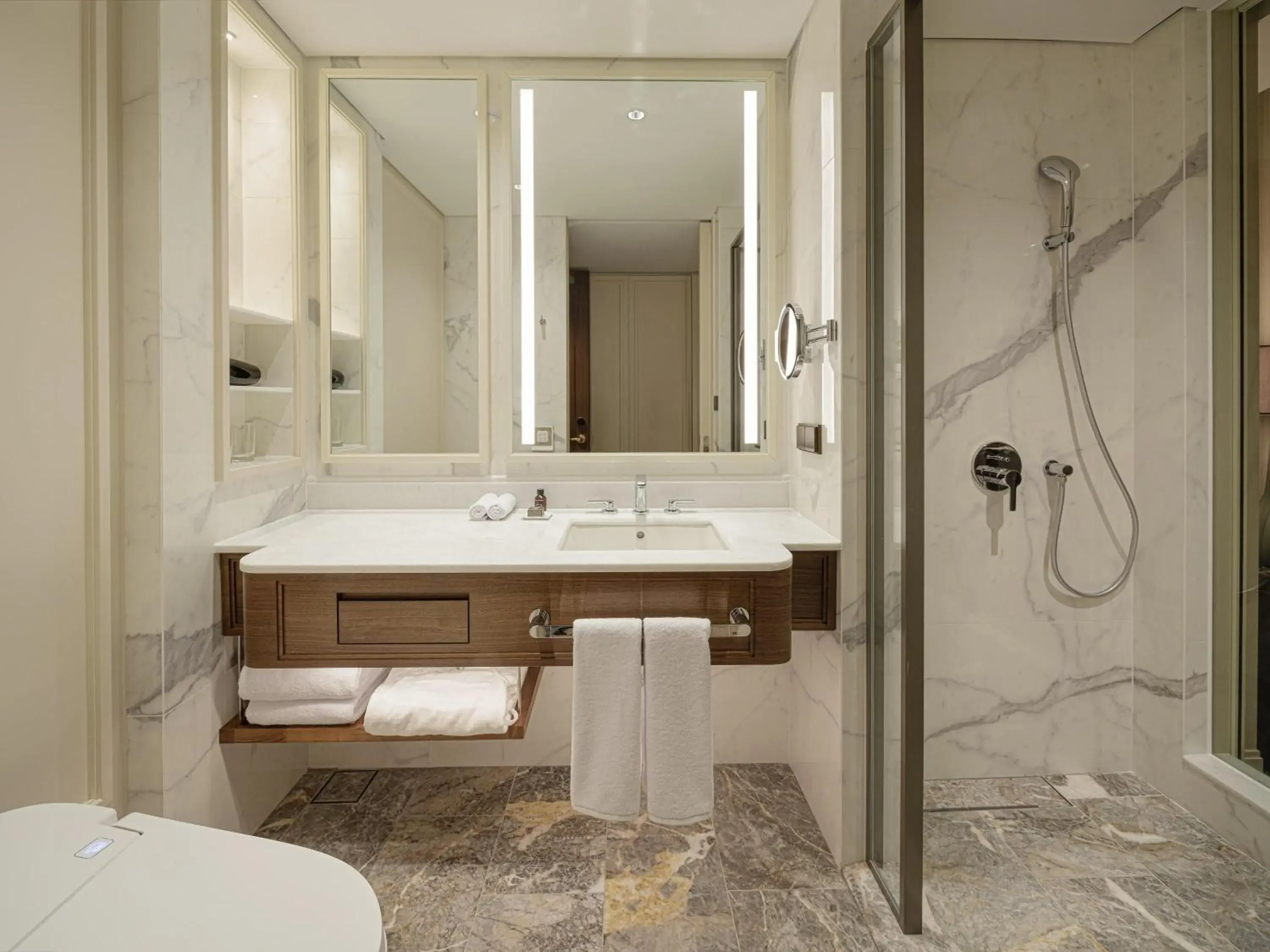 Superior Twin Room in The Ambassador Seoul - A Pullman Hotel Superior Twin Room in The Ambassador Seoul - A Pullman Hotel