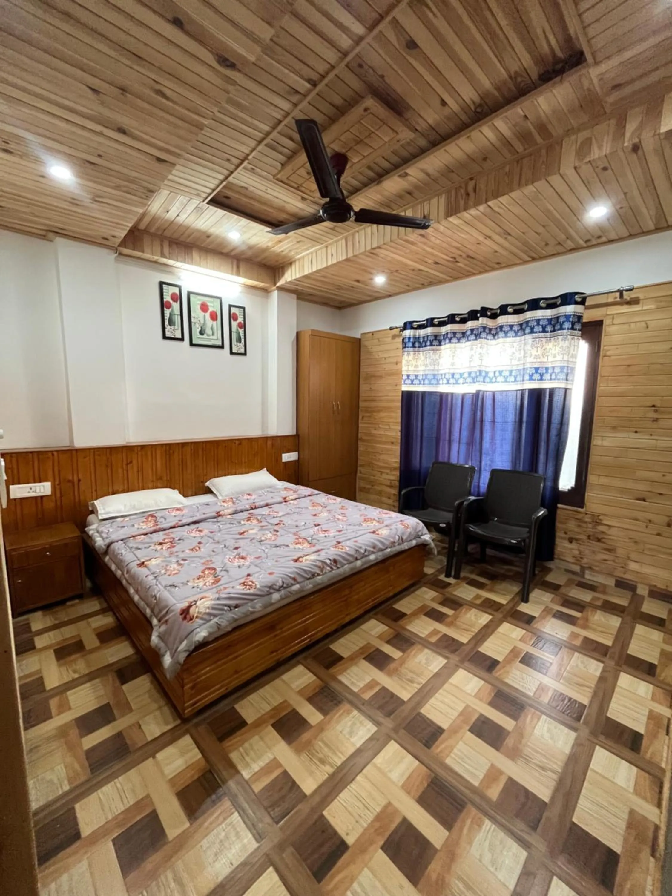 Bed in Sunset Lagoon Dalhousie