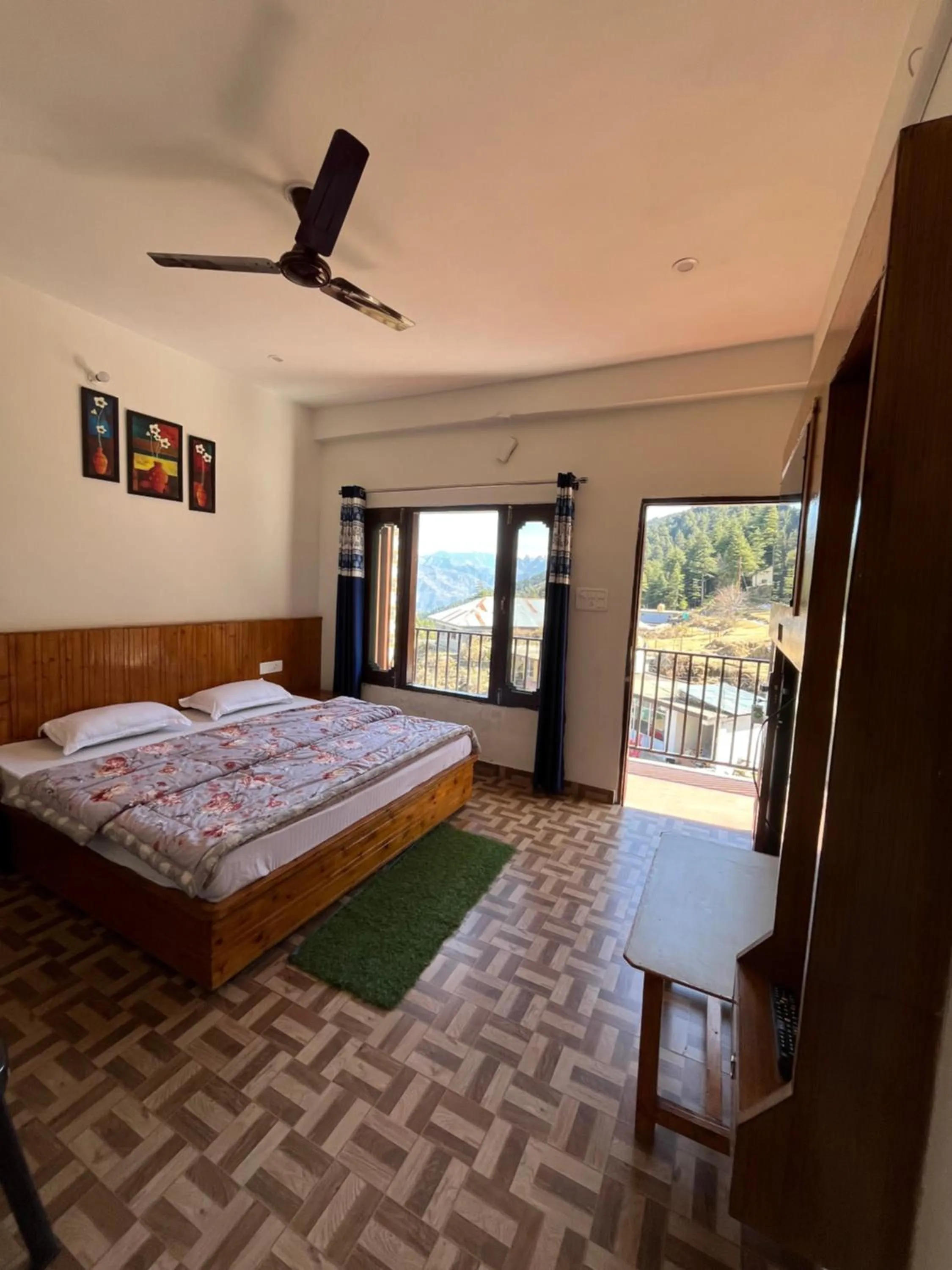 Bed in Sunset Lagoon Dalhousie