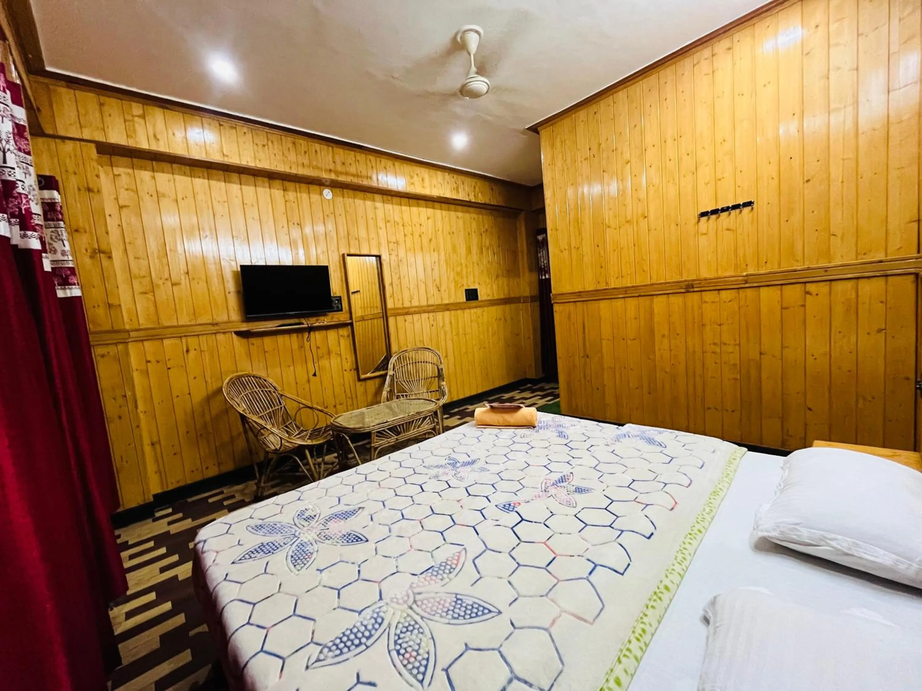 Bed in Sunset Lagoon Dalhousie