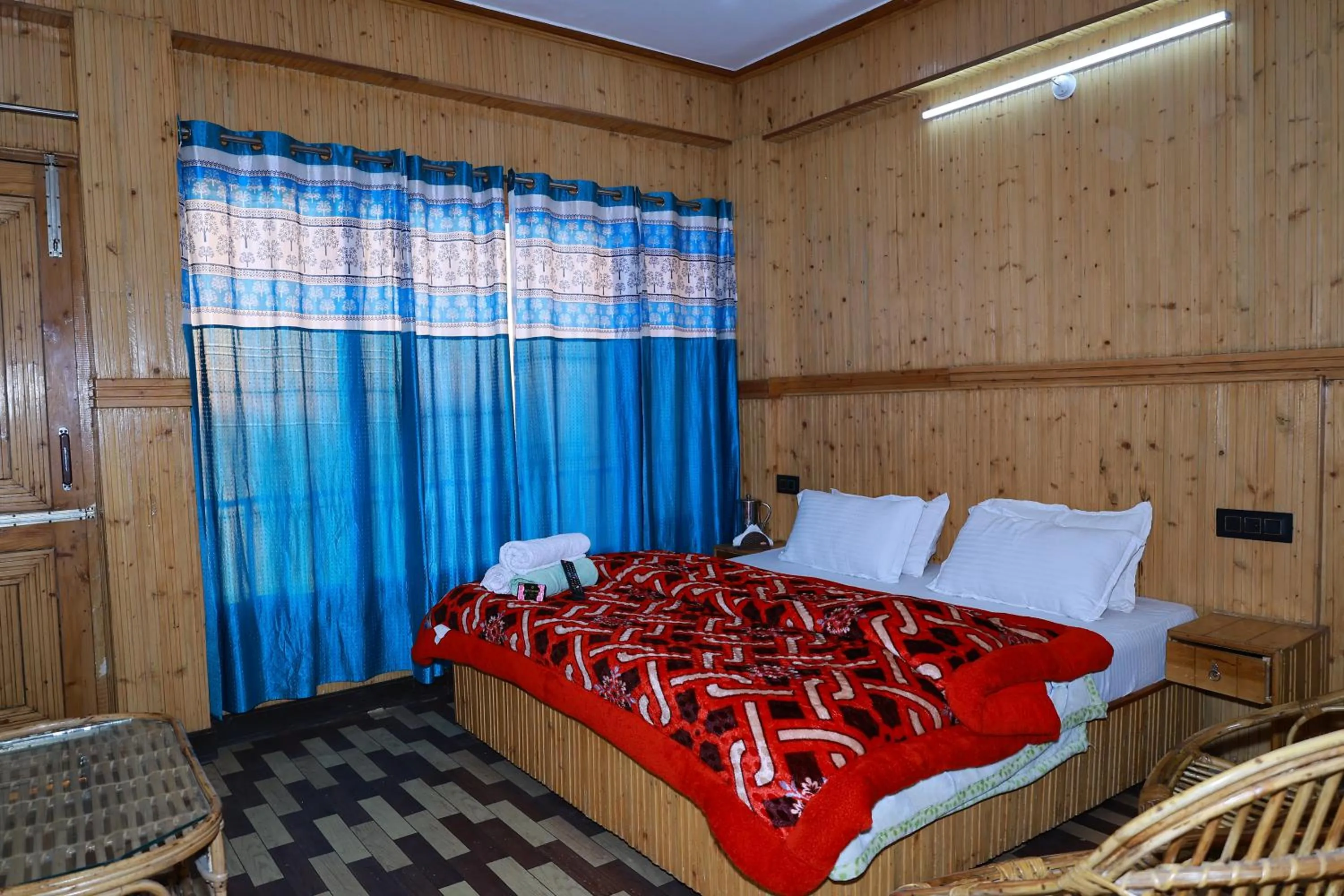 Bed in Sunset Lagoon Dalhousie