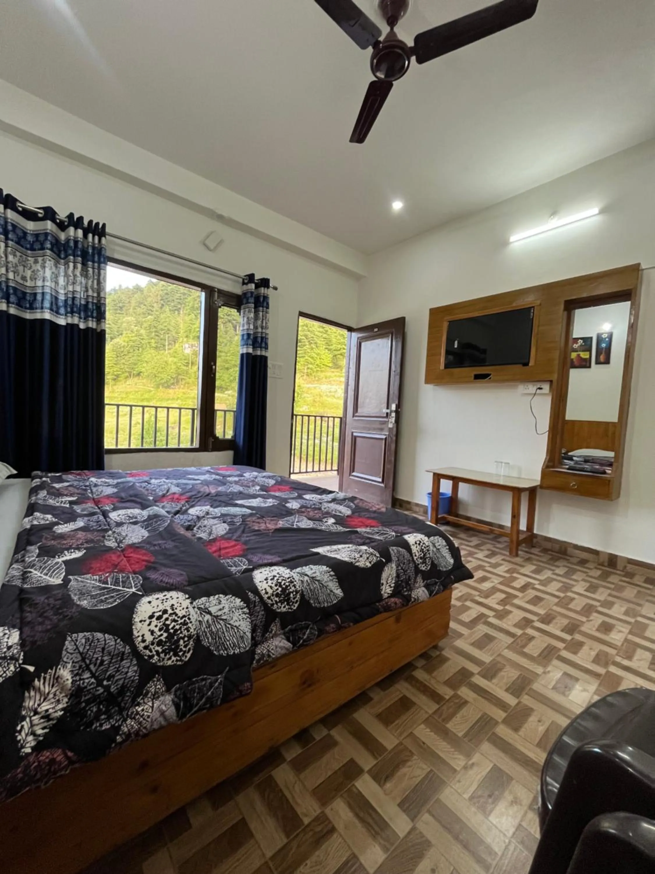 Bed in Sunset Lagoon Dalhousie