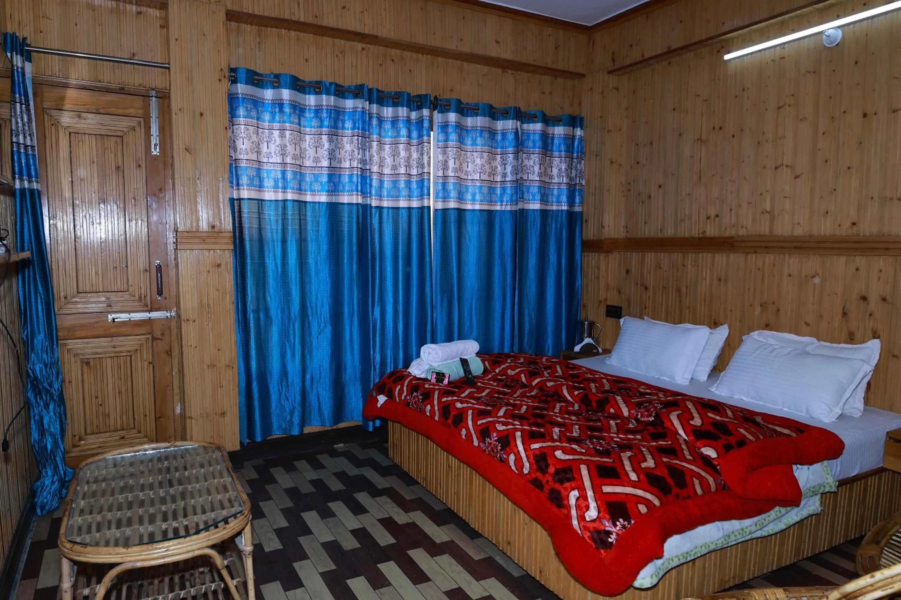 Bed in Sunset Lagoon Dalhousie