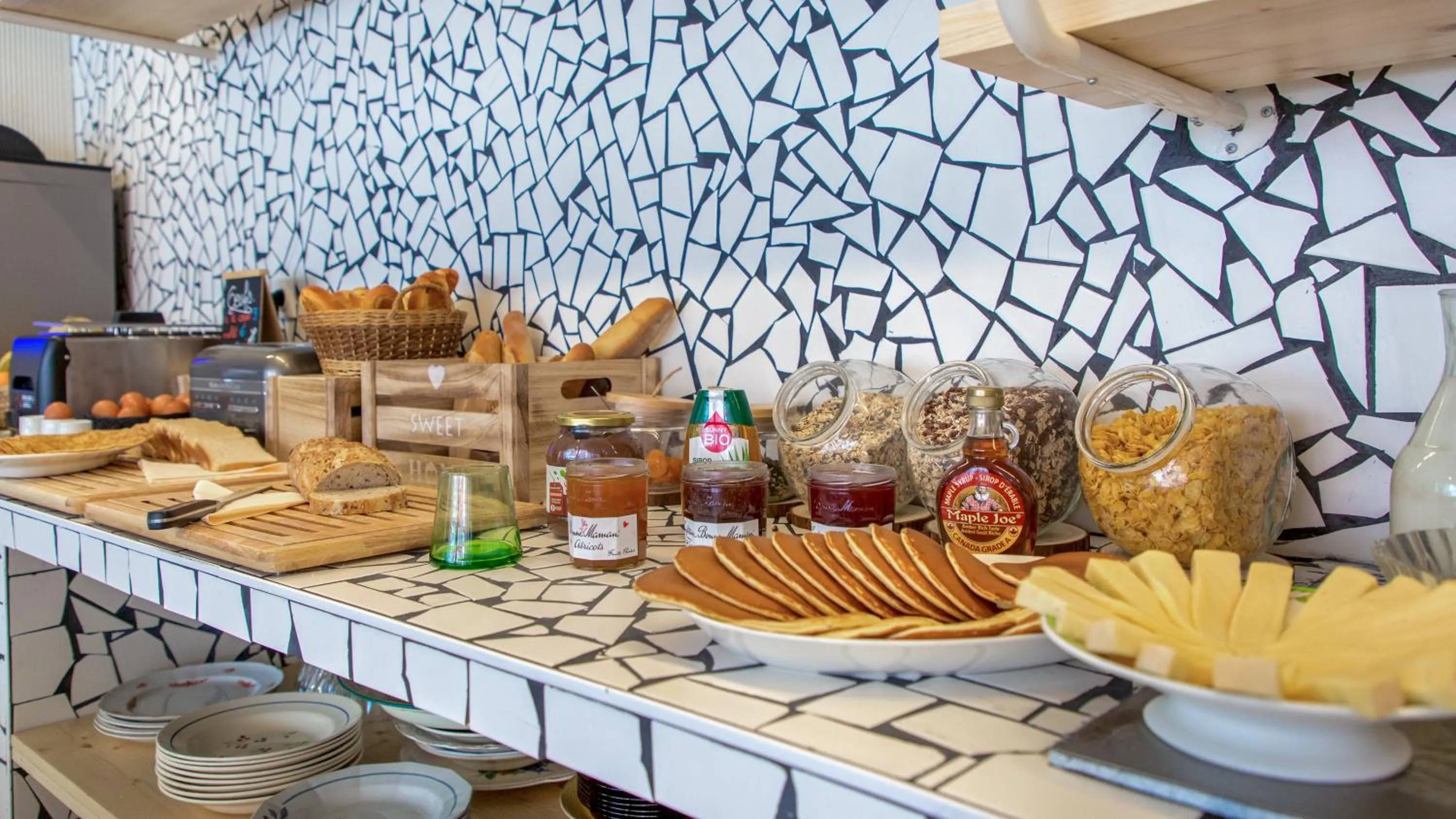 Buffet breakfast in greet hotel Salon de Provence