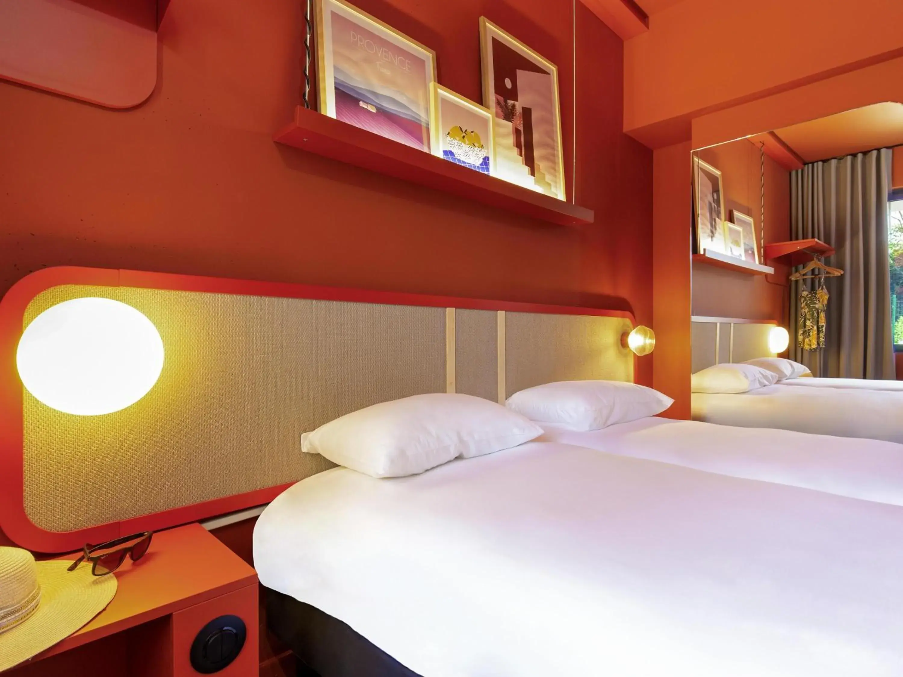 Bedroom, Bed in greet hotel Salon de Provence Bedroom, Bed in greet hotel Salon de Provence