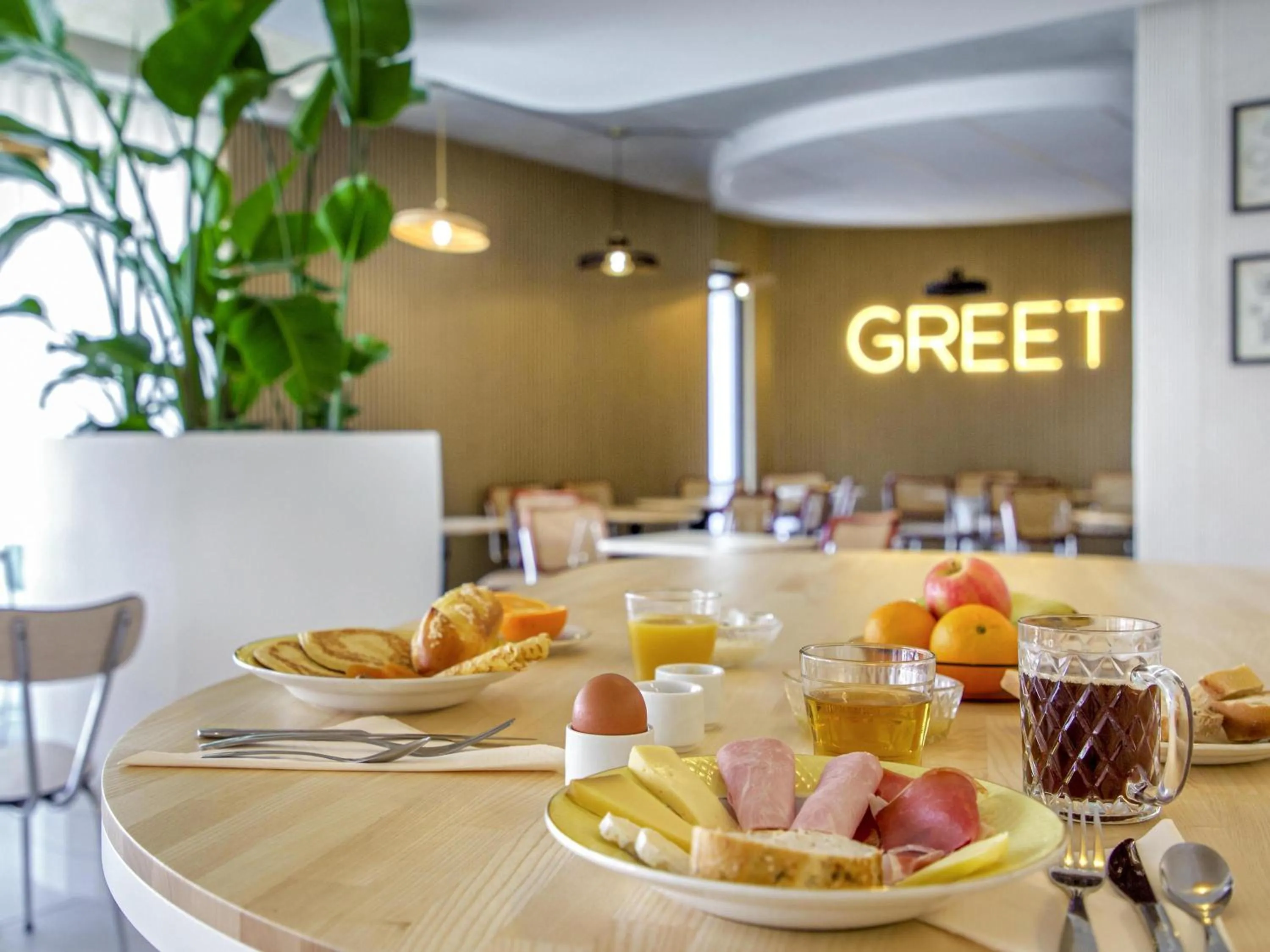 Breakfast in greet hotel Salon de Provence