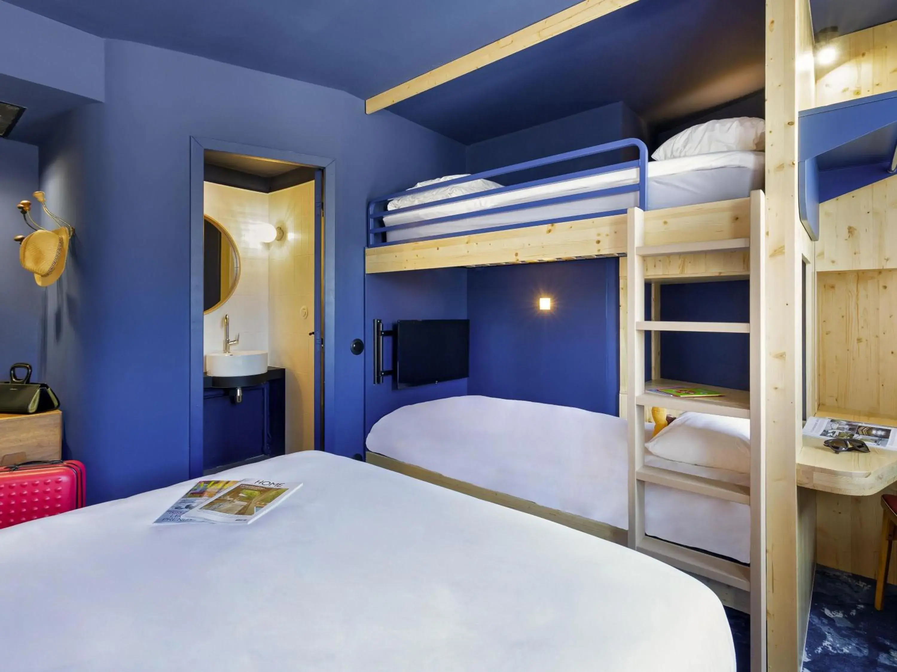 Bedroom, Bed in greet hotel Salon de Provence Bedroom, Bed in greet hotel Salon de Provence