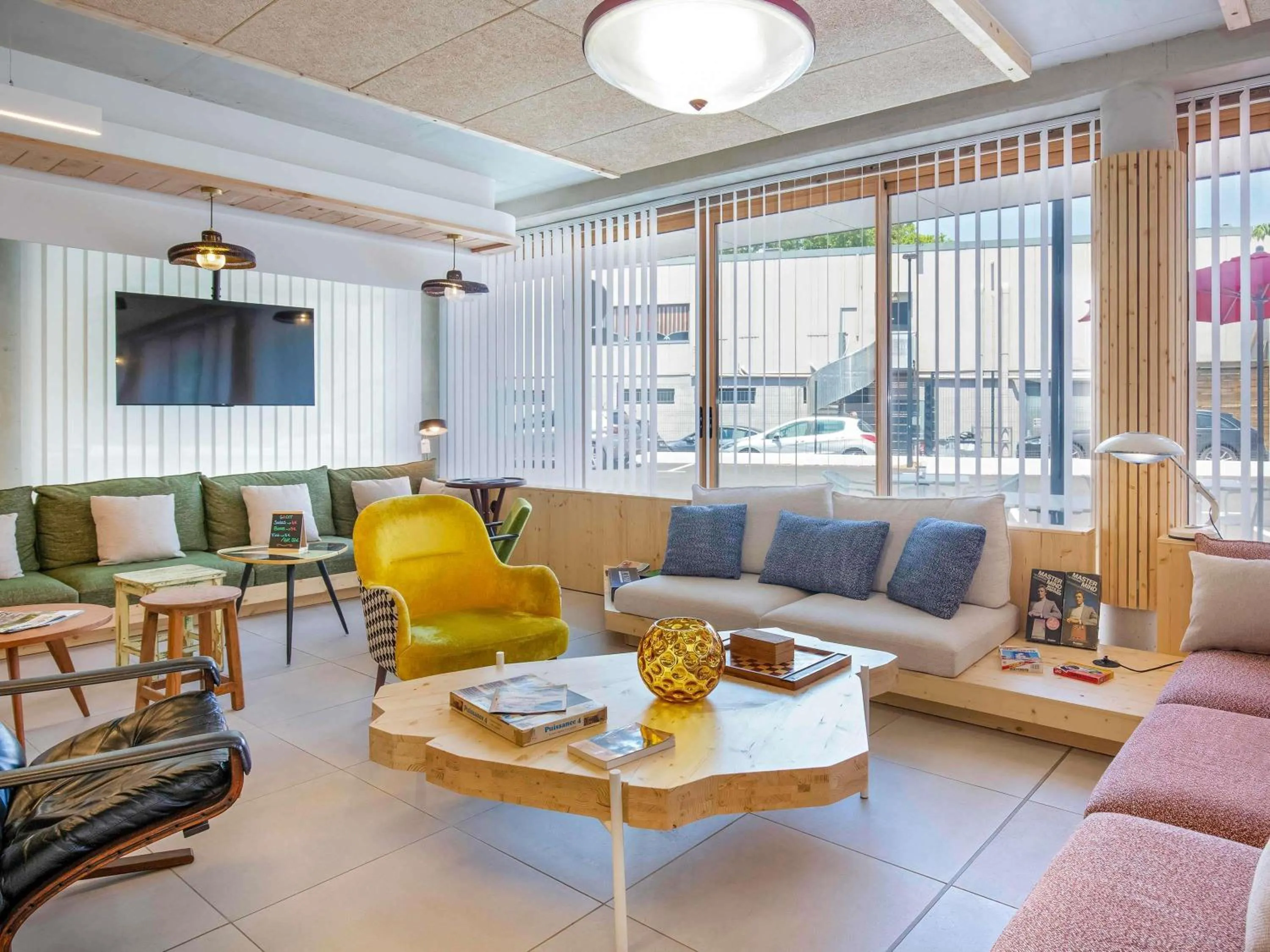 Lounge or bar in greet hotel Salon de Provence