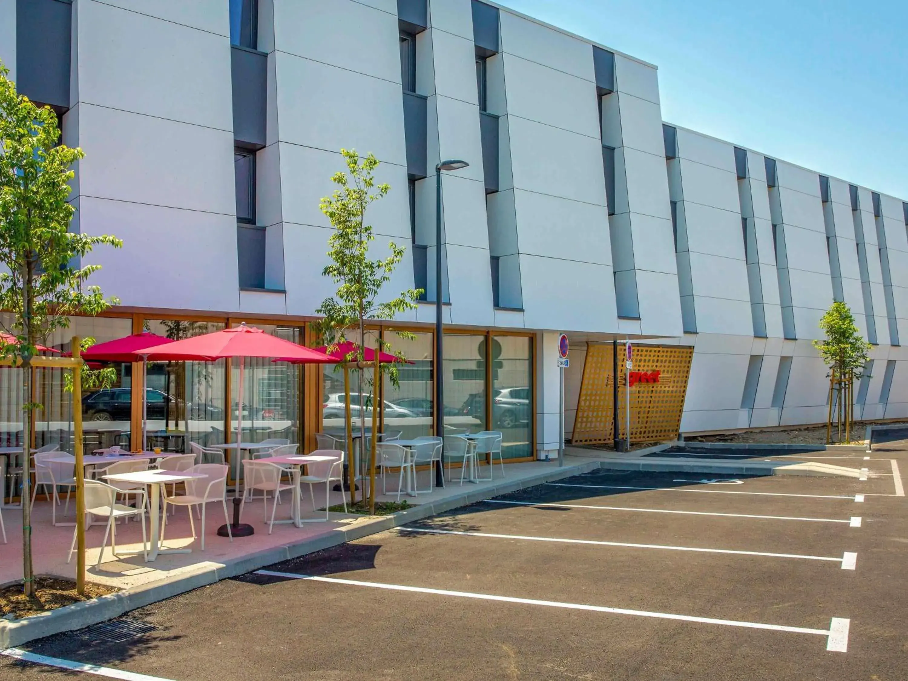 Property building in greet hotel Salon de Provence Property building in greet hotel Salon de Provence