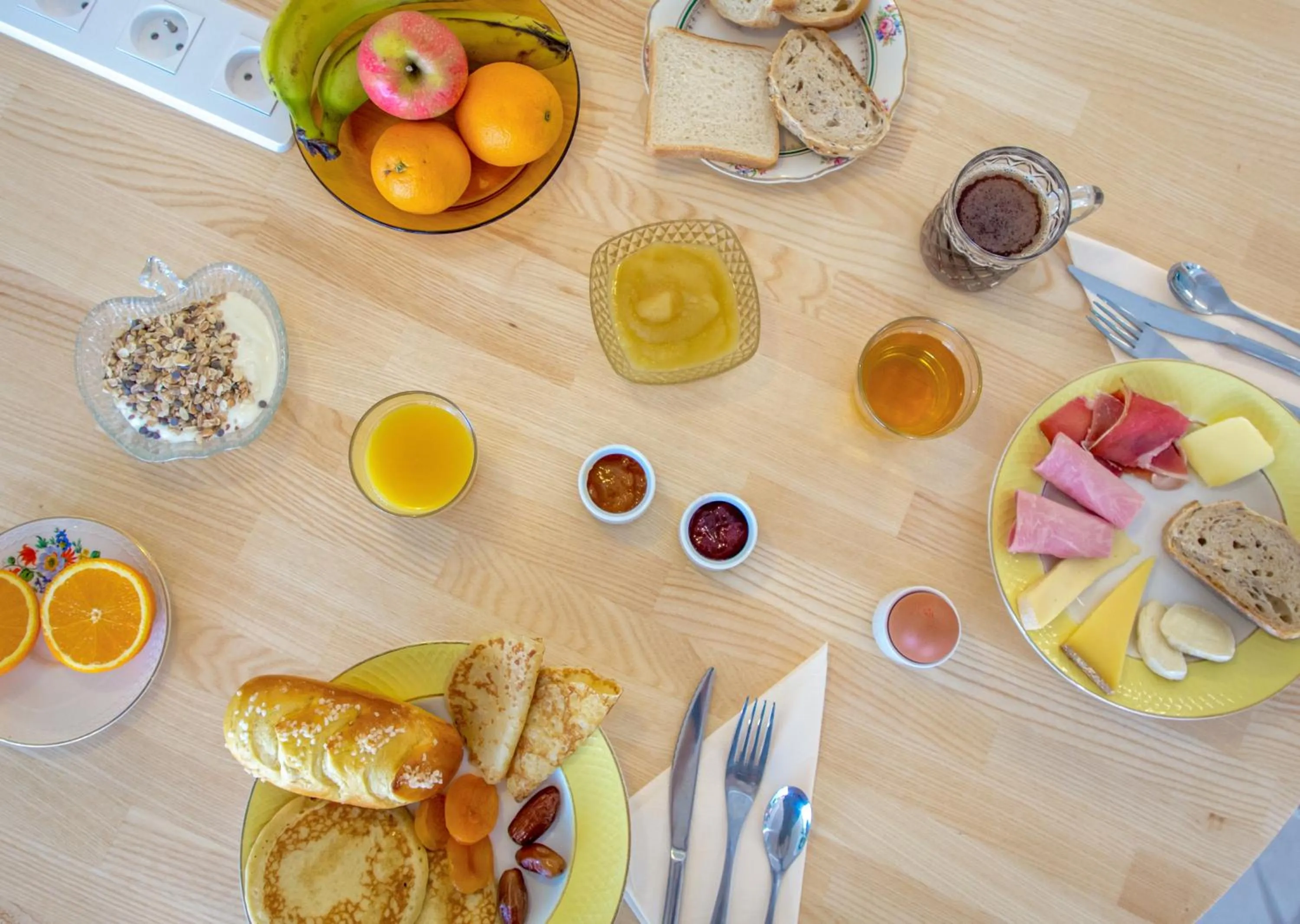 Breakfast in greet hotel Salon de Provence